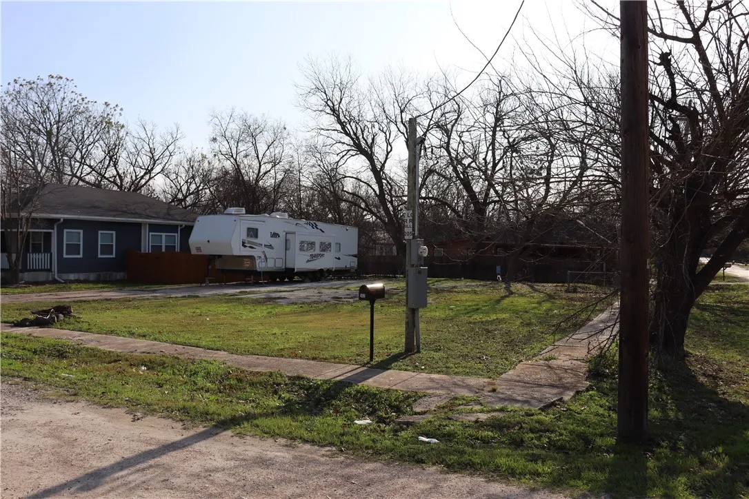 Unimproved Land For Sale in Mc Lennan County , 502 E Navarro Street, Mart, Texas 76664, 0, 0, Garage spaces, 0 Sqft, built in 0, mls#227600, Real Estate Agent in Mart, Homes For Sale in Mc Lennan county, Homes For Sale in Mart, Realtor in Mart Texas, Real Estate Brokerage Independent Realty Texas, Luminita Cordes Realtor