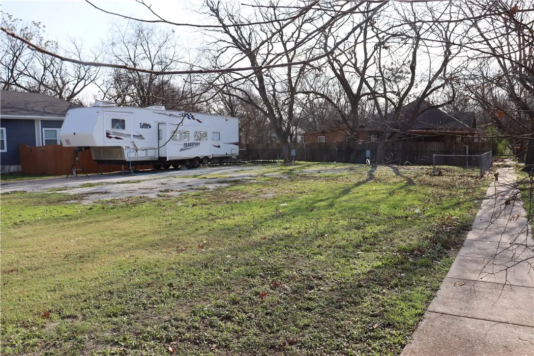 Unimproved Land For Sale in Mc Lennan County , 502 E Navarro Street, Mart, Texas 76664, 0, 0, Garage spaces, 0 Sqft, built in 0, mls#227600, Real Estate Agent in Mart, Homes For Sale in Mc Lennan county, Homes For Sale in Mart, Realtor in Mart Texas, Real Estate Brokerage Independent Realty Texas, Luminita Cordes Realtor