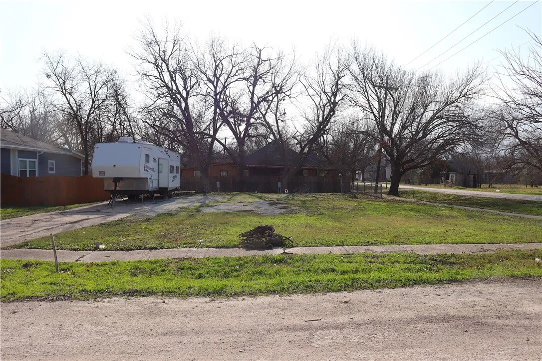 Unimproved Land For Sale in Mc Lennan County , 502 E Navarro Street, Mart, Texas 76664, 0, 0, Garage spaces, 0 Sqft, built in 0, mls#227600, Real Estate Agent in Mart, Homes For Sale in Mc Lennan county, Homes For Sale in Mart, Realtor in Mart Texas, Real Estate Brokerage Independent Realty Texas, Luminita Cordes Realtor