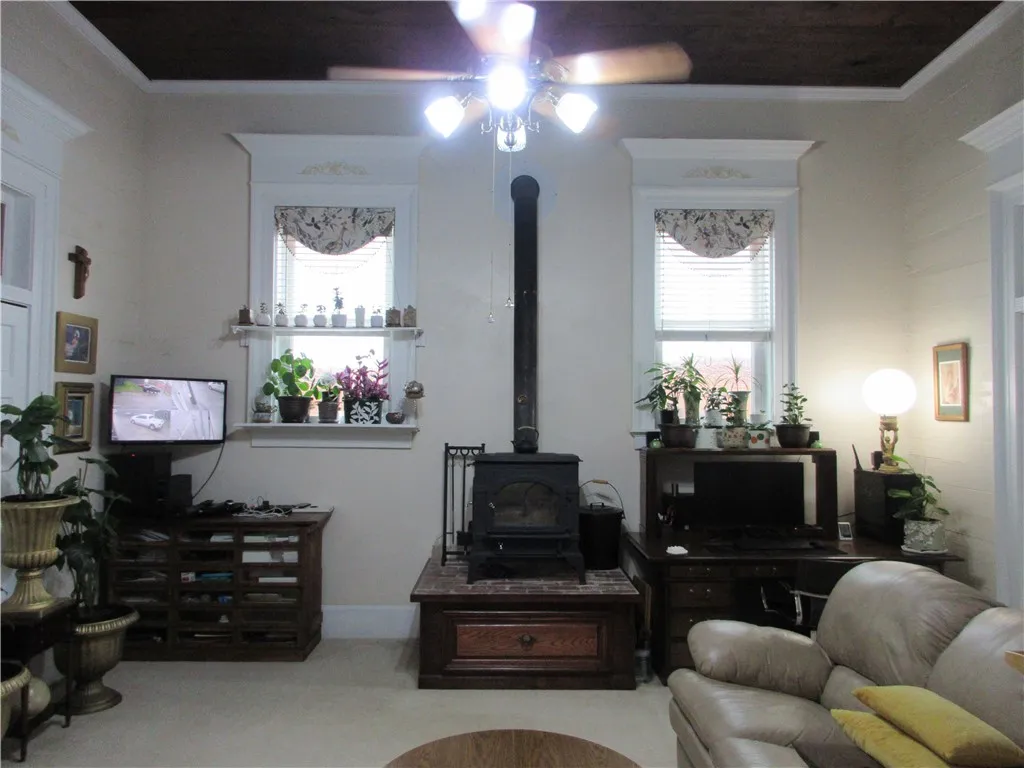 Single Family Residence For Sale in Falls County , 201 Live Oak Street, Marlin, Texas 76661, 2 Bedrooms, 2 Bathrooms, 2 Garage spaces, 6,840 Sqft, built in 1898, Price $255,000, mls#224657, Real Estate Agent in Marlin, Homes For Sale in Falls county, Homes For Sale in Marlin, Realtor in Marlin Texas, Real Estate Brokerage Independent Realty Texas, Luminita Cordes Realtor
