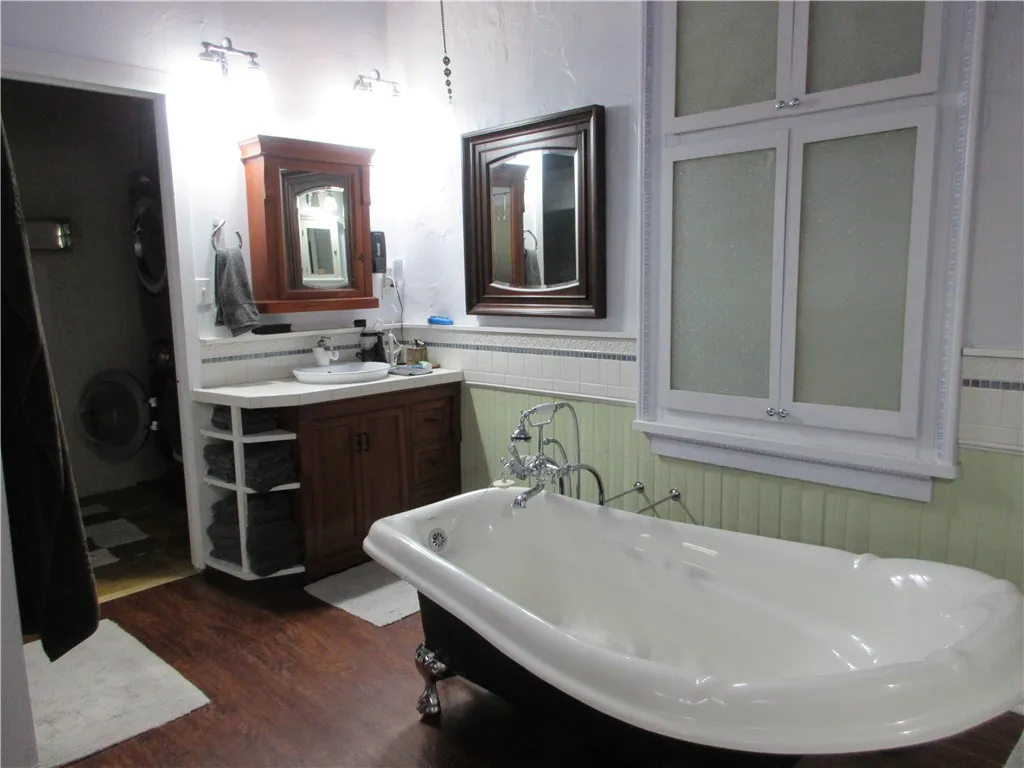 Single Family Residence For Sale in Falls County , 201 Live Oak Street, Marlin, Texas 76661, 2 Bedrooms, 2 Bathrooms, 2 Garage spaces, 6,840 Sqft, built in 1898, Price $255,000, mls#224657, Real Estate Agent in Marlin, Homes For Sale in Falls county, Homes For Sale in Marlin, Realtor in Marlin Texas, Real Estate Brokerage Independent Realty Texas, Luminita Cordes Realtor