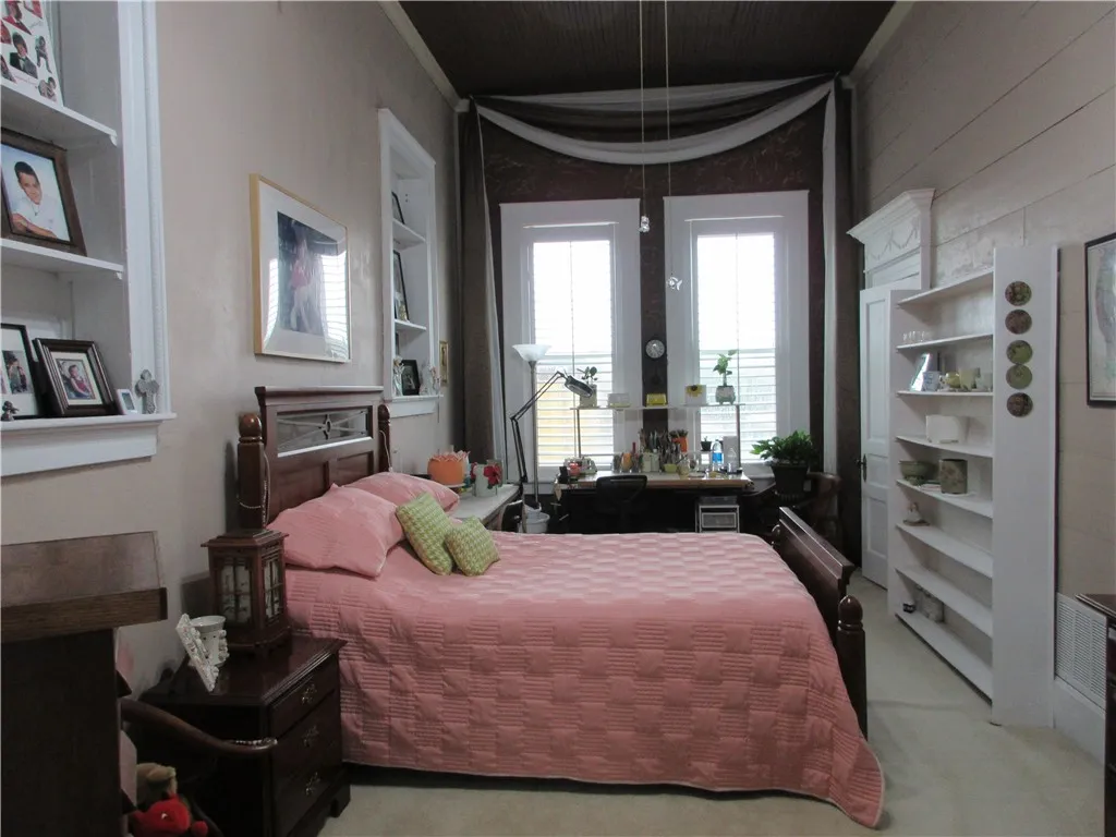 Single Family Residence For Sale in Falls County , 201 Live Oak Street, Marlin, Texas 76661, 2 Bedrooms, 2 Bathrooms, 2 Garage spaces, 6,840 Sqft, built in 1898, Price $255,000, mls#224657, Real Estate Agent in Marlin, Homes For Sale in Falls county, Homes For Sale in Marlin, Realtor in Marlin Texas, Real Estate Brokerage Independent Realty Texas, Luminita Cordes Realtor