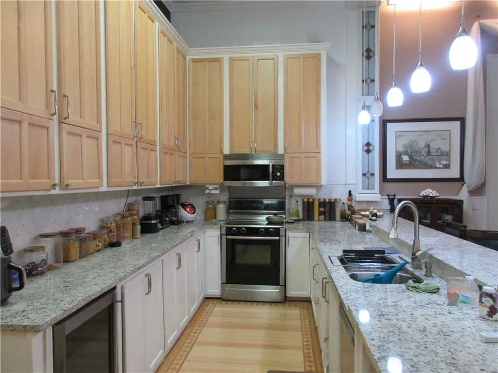 Single Family Residence For Sale in Falls County , 201 Live Oak Street, Marlin, Texas 76661, 2 Bedrooms, 2 Bathrooms, 2 Garage spaces, 6,840 Sqft, built in 1898, Price $255,000, mls#224657, Real Estate Agent in Marlin, Homes For Sale in Falls county, Homes For Sale in Marlin, Realtor in Marlin Texas, Real Estate Brokerage Independent Realty Texas, Luminita Cordes Realtor