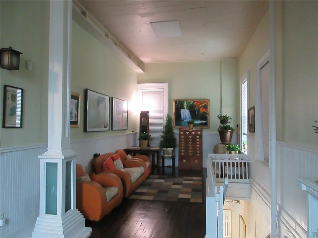 Single Family Residence For Sale in Falls County , 201 Live Oak Street, Marlin, Texas 76661, 2 Bedrooms, 2 Bathrooms, 2 Garage spaces, 6,840 Sqft, built in 1898, Price $255,000, mls#224657, Real Estate Agent in Marlin, Homes For Sale in Falls county, Homes For Sale in Marlin, Realtor in Marlin Texas, Real Estate Brokerage Independent Realty Texas, Luminita Cordes Realtor
