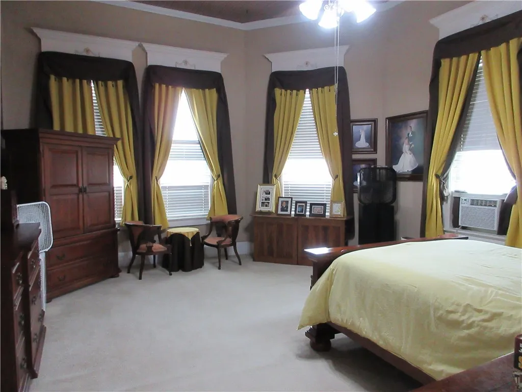 Single Family Residence For Sale in Falls County , 201 Live Oak Street, Marlin, Texas 76661, 2 Bedrooms, 2 Bathrooms, 2 Garage spaces, 6,840 Sqft, built in 1898, Price $255,000, mls#224657, Real Estate Agent in Marlin, Homes For Sale in Falls county, Homes For Sale in Marlin, Realtor in Marlin Texas, Real Estate Brokerage Independent Realty Texas, Luminita Cordes Realtor