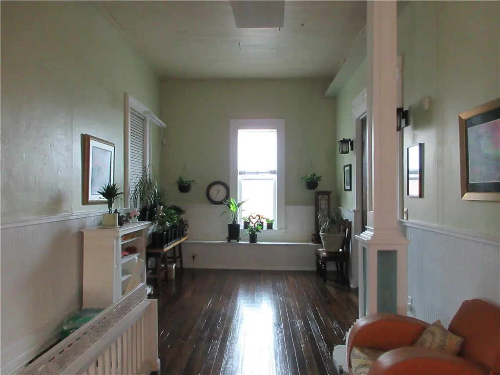 Single Family Residence For Sale in Falls County , 201 Live Oak Street, Marlin, Texas 76661, 2 Bedrooms, 2 Bathrooms, 2 Garage spaces, 6,840 Sqft, built in 1898, Price $255,000, mls#224657, Real Estate Agent in Marlin, Homes For Sale in Falls county, Homes For Sale in Marlin, Realtor in Marlin Texas, Real Estate Brokerage Independent Realty Texas, Luminita Cordes Realtor