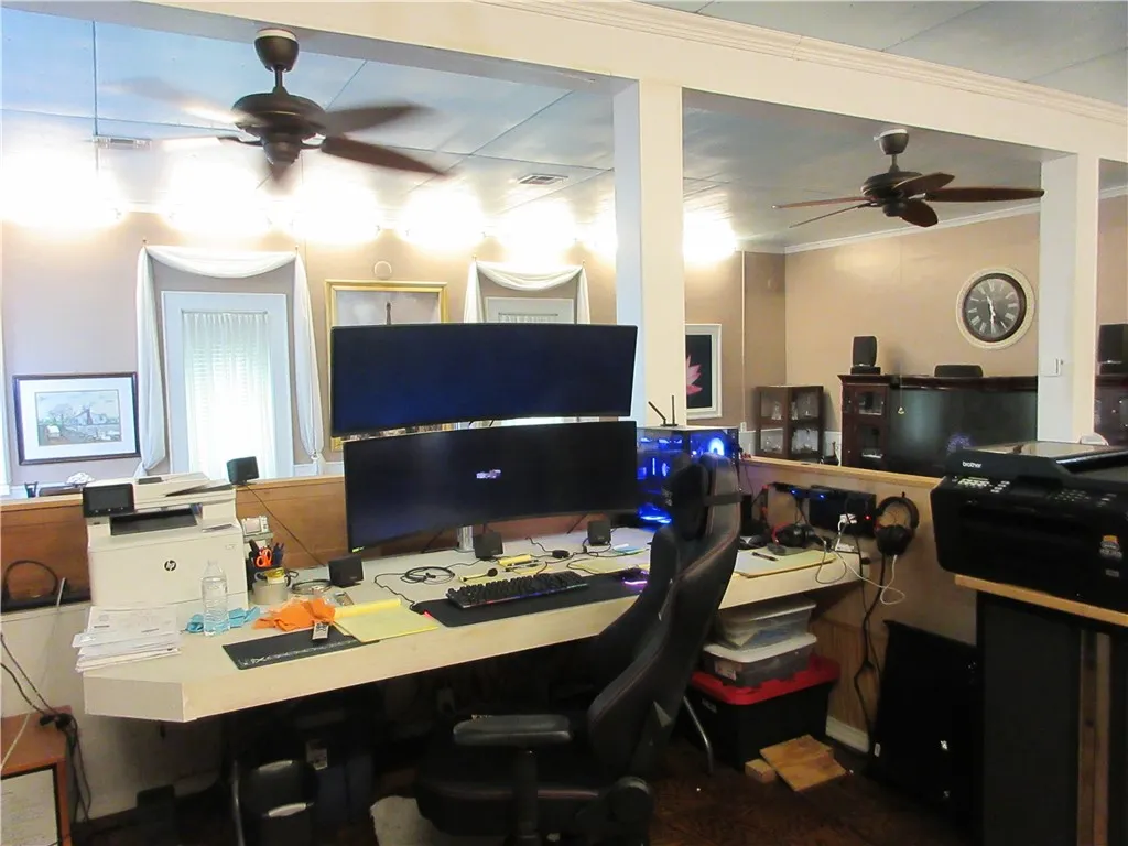 Single Family Residence For Sale in Falls County , 201 Live Oak Street, Marlin, Texas 76661, 2 Bedrooms, 2 Bathrooms, 2 Garage spaces, 6,840 Sqft, built in 1898, Price $255,000, mls#224657, Real Estate Agent in Marlin, Homes For Sale in Falls county, Homes For Sale in Marlin, Realtor in Marlin Texas, Real Estate Brokerage Independent Realty Texas, Luminita Cordes Realtor