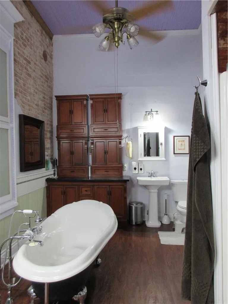 Single Family Residence For Sale in Falls County , 201 Live Oak Street, Marlin, Texas 76661, 2 Bedrooms, 2 Bathrooms, 2 Garage spaces, 6,840 Sqft, built in 1898, Price $255,000, mls#224657, Real Estate Agent in Marlin, Homes For Sale in Falls county, Homes For Sale in Marlin, Realtor in Marlin Texas, Real Estate Brokerage Independent Realty Texas, Luminita Cordes Realtor