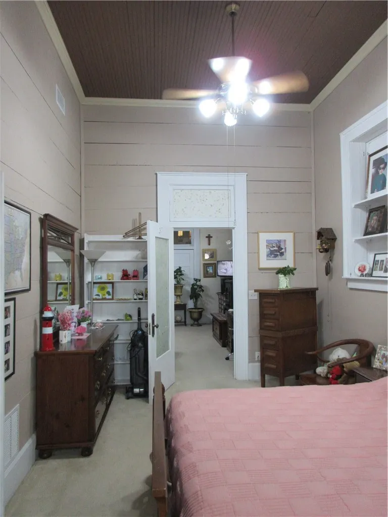 Single Family Residence For Sale in Falls County , 201 Live Oak Street, Marlin, Texas 76661, 2 Bedrooms, 2 Bathrooms, 2 Garage spaces, 6,840 Sqft, built in 1898, Price $255,000, mls#224657, Real Estate Agent in Marlin, Homes For Sale in Falls county, Homes For Sale in Marlin, Realtor in Marlin Texas, Real Estate Brokerage Independent Realty Texas, Luminita Cordes Realtor