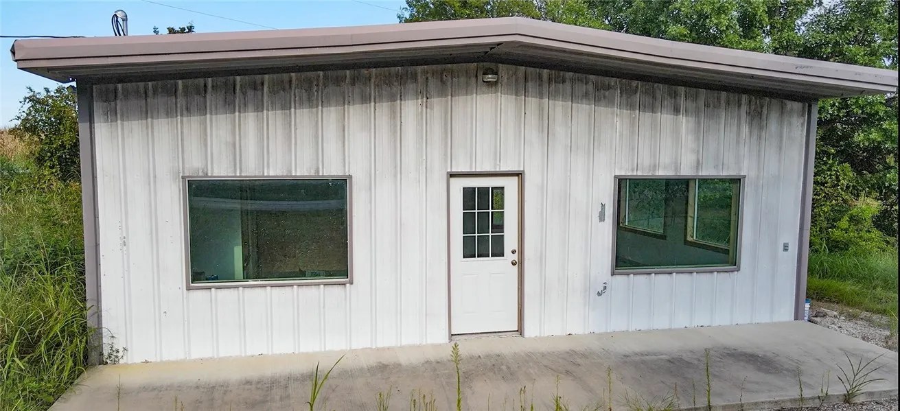 Retail For Sale in Falls County , 4775 State Hwy 77 Highway, Chilton, Texas 76632, 0, 0, Garage spaces, 0 Sqft, built in 2024, Preowned, mls#225133, Real Estate Agent in Chilton, Homes For Sale in Falls county, Homes For Sale in Chilton, Realtor in Chilton Texas, Real Estate Brokerage Independent Realty Texas, Luminita Cordes Realtor