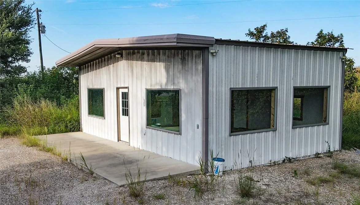 Retail For Sale in Falls County , 4775 State Hwy 77 Highway, Chilton, Texas 76632, 0, 0, Garage spaces, 0 Sqft, built in 2024, Preowned, mls#225133, Real Estate Agent in Chilton, Homes For Sale in Falls county, Homes For Sale in Chilton, Realtor in Chilton Texas, Real Estate Brokerage Independent Realty Texas, Luminita Cordes Realtor
