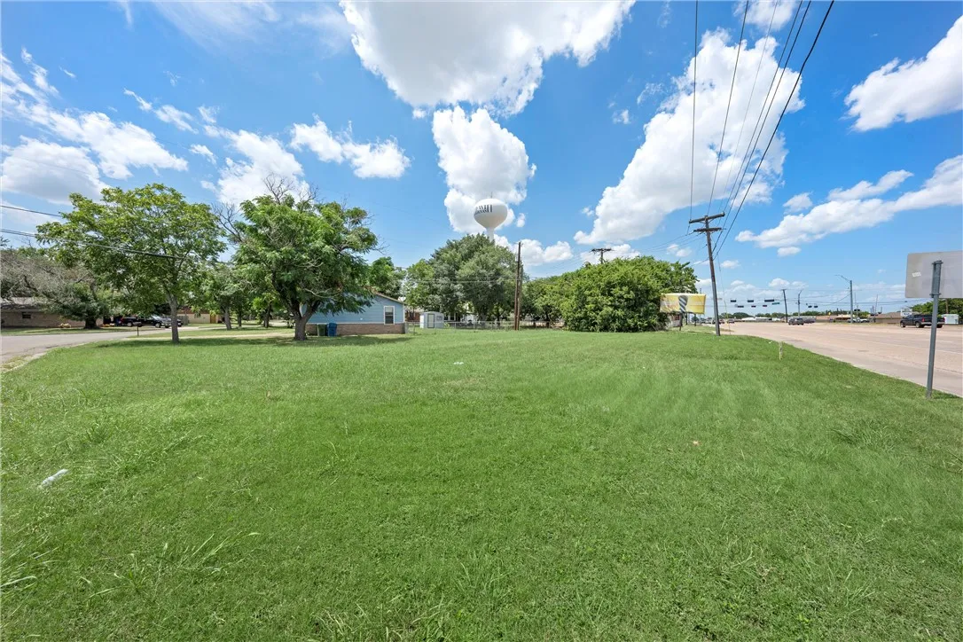 Improved Land For Sale in Mc Lennan County , 319 S Hewitt Drive, Hewitt, Texas 76643, 0, 0, Garage spaces, 0 Sqft, built in 0, mls#224048, Real Estate Agent in Hewitt, Homes For Sale in Mc Lennan county, Homes For Sale in Hewitt, Realtor in Hewitt Texas, Real Estate Brokerage Independent Realty Texas, Luminita Cordes Realtor