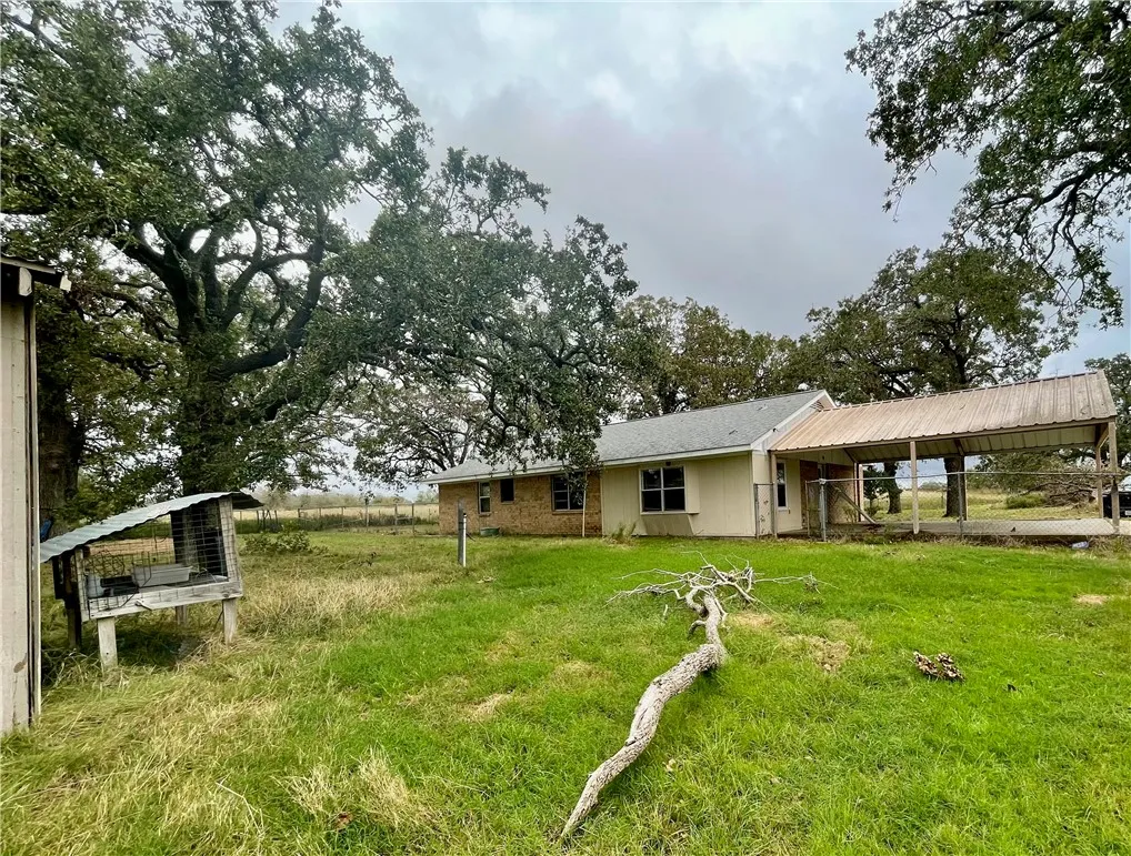Single Family Residence For Sale in Limestone County , 7608 N Hwy 14, Kosse, Texas 76653, 3 Bedrooms, 1 Bathroom, 4 Garage spaces, 1,404 Sqft, built in 1987, Price $375,000, mls#226821, Real Estate Agent in Kosse, Homes For Sale in Limestone county, Homes For Sale in Kosse, Realtor in Kosse Texas, Real Estate Brokerage Independent Realty Texas, Luminita Cordes Realtor