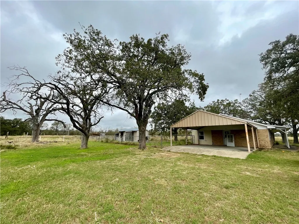 Single Family Residence For Sale in Limestone County , 7608 N Hwy 14, Kosse, Texas 76653, 3 Bedrooms, 1 Bathroom, 4 Garage spaces, 1,404 Sqft, built in 1987, Price $375,000, mls#226821, Real Estate Agent in Kosse, Homes For Sale in Limestone county, Homes For Sale in Kosse, Realtor in Kosse Texas, Real Estate Brokerage Independent Realty Texas, Luminita Cordes Realtor