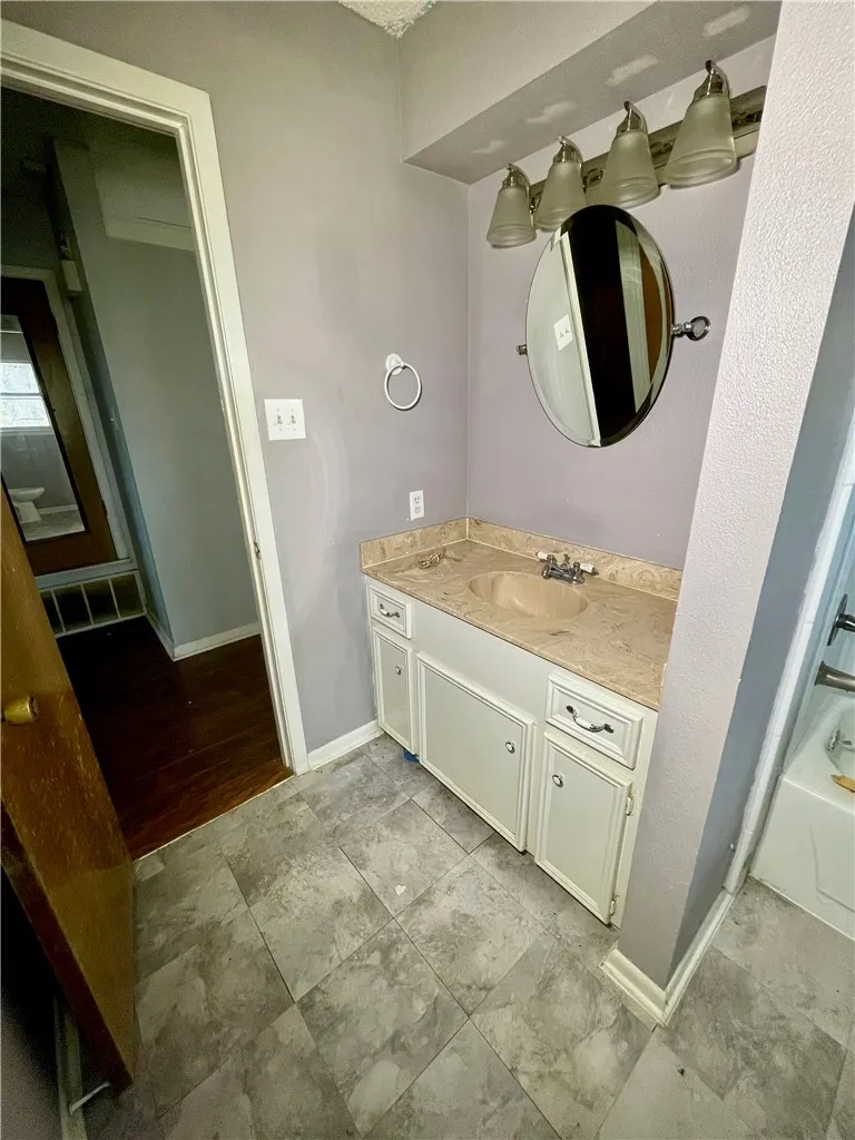 Single Family Residence For Sale in Limestone County , 7608 N Hwy 14, Kosse, Texas 76653, 3 Bedrooms, 1 Bathroom, 4 Garage spaces, 1,404 Sqft, built in 1987, Price $375,000, mls#226821, Real Estate Agent in Kosse, Homes For Sale in Limestone county, Homes For Sale in Kosse, Realtor in Kosse Texas, Real Estate Brokerage Independent Realty Texas, Luminita Cordes Realtor