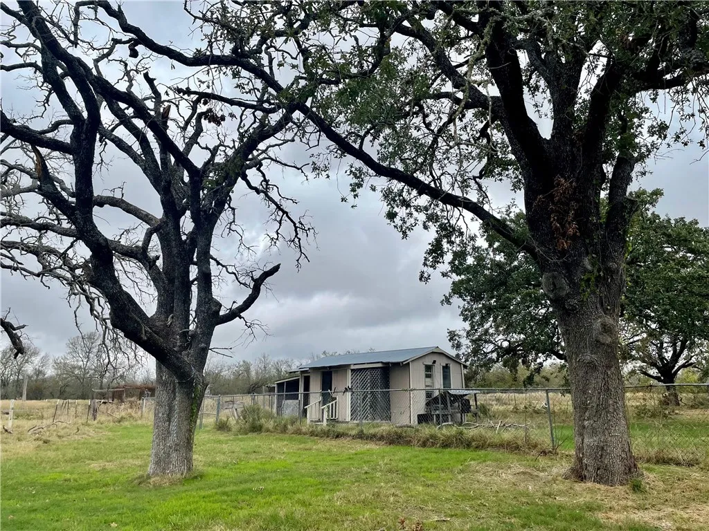Single Family Residence For Sale in Limestone County , 7608 N Hwy 14, Kosse, Texas 76653, 3 Bedrooms, 1 Bathroom, 4 Garage spaces, 1,404 Sqft, built in 1987, Price $375,000, mls#226821, Real Estate Agent in Kosse, Homes For Sale in Limestone county, Homes For Sale in Kosse, Realtor in Kosse Texas, Real Estate Brokerage Independent Realty Texas, Luminita Cordes Realtor