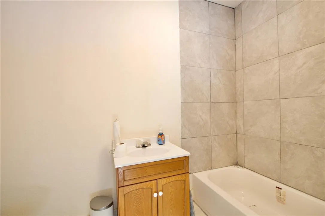 Single Family Residence For Sale in Limestone County , 816 E Milam Street, Mexia, Texas 76667, 3 Bedroom, 3 Bathroom, Garage spaces, 2,310 Sqft, built in 1969, mls#226634, Real Estate Agent in Mexia, Homes For Sale in Limestone county, Homes For Sale in Mexia, Realtor in Mexia Texas, Real Estate Brokerage Independent Realty Texas, Luminita Cordes Realtor