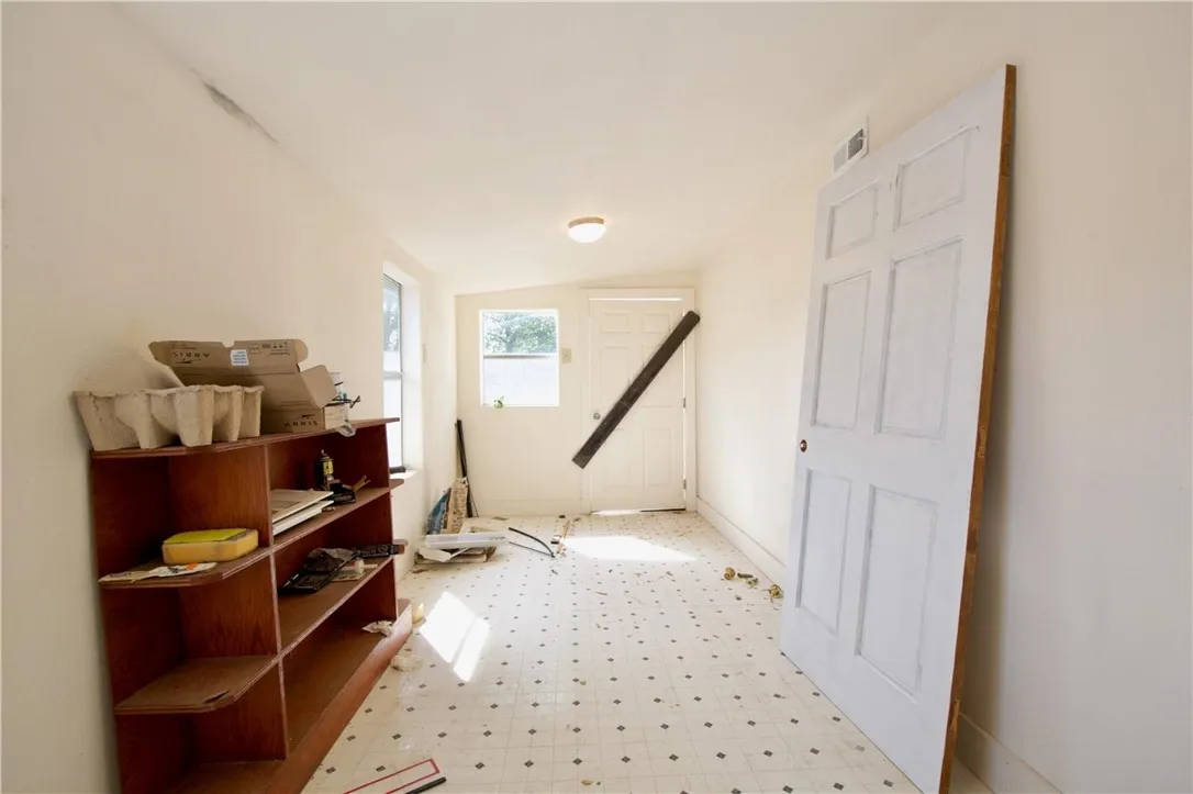 Single Family Residence For Sale in Limestone County , 816 E Milam Street, Mexia, Texas 76667, 3 Bedroom, 3 Bathroom, Garage spaces, 2,310 Sqft, built in 1969, mls#226634, Real Estate Agent in Mexia, Homes For Sale in Limestone county, Homes For Sale in Mexia, Realtor in Mexia Texas, Real Estate Brokerage Independent Realty Texas, Luminita Cordes Realtor