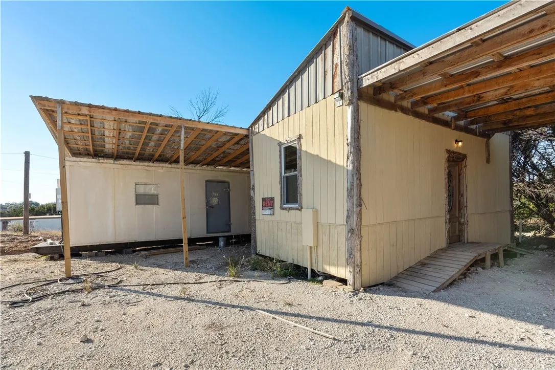 Single Family Residence For Rent in Bosque County , 690 Hwy 22 Highway, Clifton, Texas 76634, 8 Bedrooms, 2 Bathrooms, Garage spaces, 600 Sqft, built in 2023, Price $1,000, mls#227150, Real Estate Agent in Clifton, Homes For Rent in Bosque county, Homes For Rent in Clifton, Realtor in Clifton Texas, Real Estate Brokerage Independent Realty Texas, Luminita Cordes Realtor