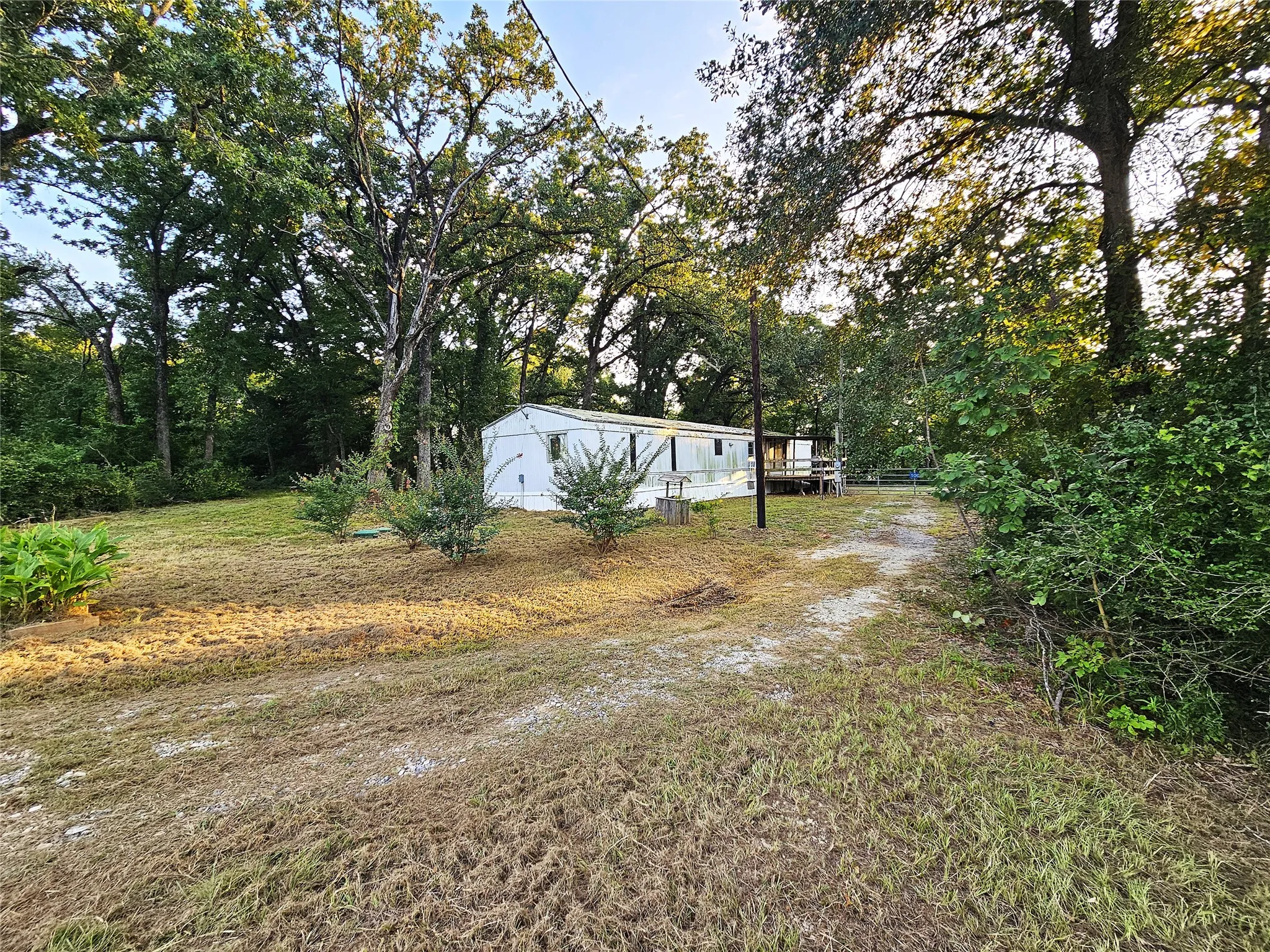 Manufactured Home For Sale in Limestone County , 109 PR 5881A, Jewett, Texas 75846, 3 Bedroom, 2 Bathroom, Garage spaces, 1,216 Sqft, built in 1998, mls#228639, Real Estate Agent in Jewett, Homes For Sale in Limestone county, Homes For Sale in Jewett, Realtor in Jewett Texas, Real Estate Brokerage Independent Realty Texas, Luminita Cordes Realtor