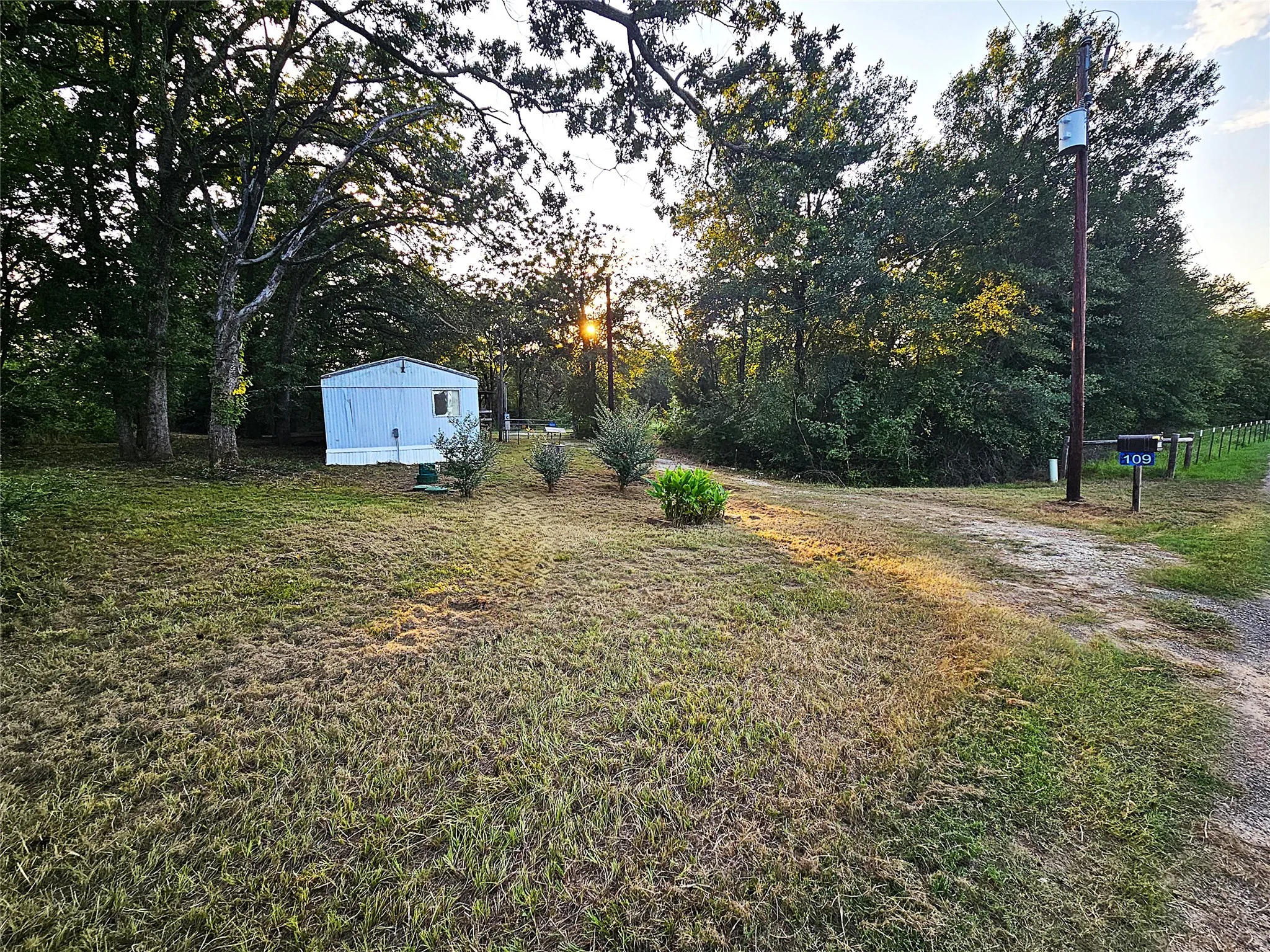 Manufactured Home For Sale in Limestone County , 109 PR 5881A, Jewett, Texas 75846, 3 Bedroom, 2 Bathroom, Garage spaces, 1,216 Sqft, built in 1998, mls#228639, Real Estate Agent in Jewett, Homes For Sale in Limestone county, Homes For Sale in Jewett, Realtor in Jewett Texas, Real Estate Brokerage Independent Realty Texas, Luminita Cordes Realtor