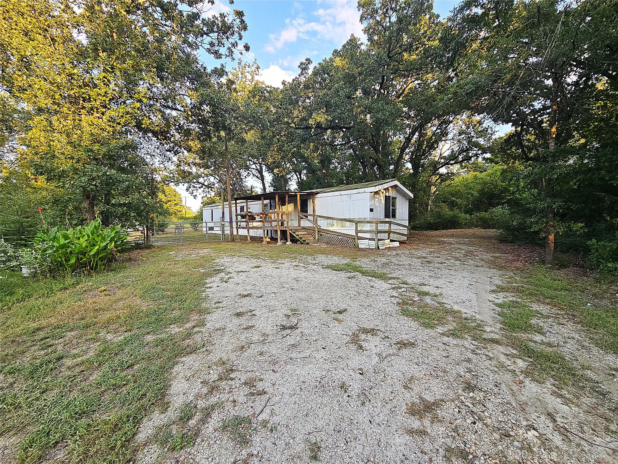 Manufactured Home For Sale in Limestone County , 109 PR 5881A, Jewett, Texas 75846, 3 Bedroom, 2 Bathroom, Garage spaces, 1,216 Sqft, built in 1998, mls#228639, Real Estate Agent in Jewett, Homes For Sale in Limestone county, Homes For Sale in Jewett, Realtor in Jewett Texas, Real Estate Brokerage Independent Realty Texas, Luminita Cordes Realtor