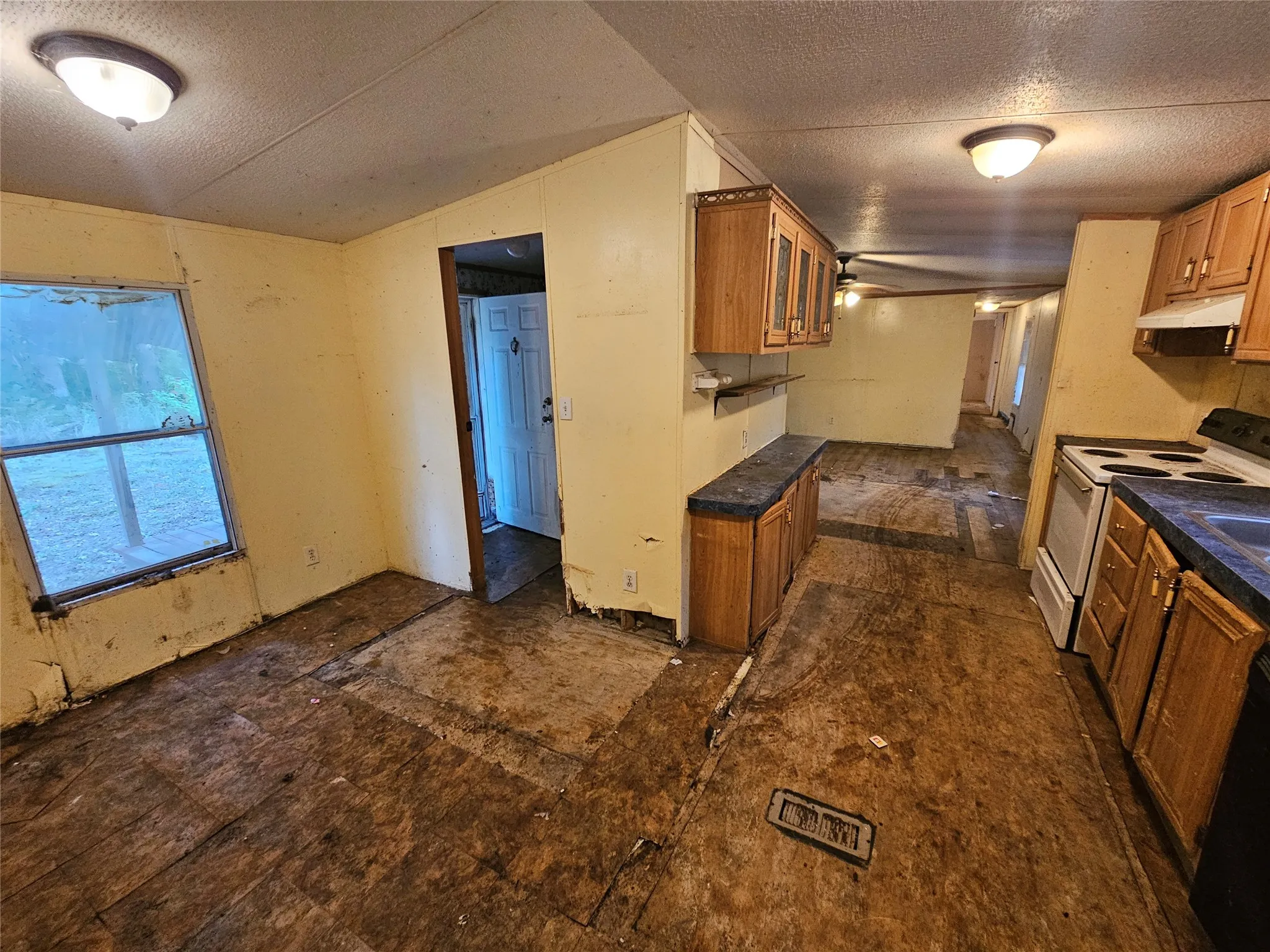 Manufactured Home For Sale in Limestone County , 109 PR 5881A, Jewett, Texas 75846, 3 Bedroom, 2 Bathroom, Garage spaces, 1,216 Sqft, built in 1998, mls#228639, Real Estate Agent in Jewett, Homes For Sale in Limestone county, Homes For Sale in Jewett, Realtor in Jewett Texas, Real Estate Brokerage Independent Realty Texas, Luminita Cordes Realtor