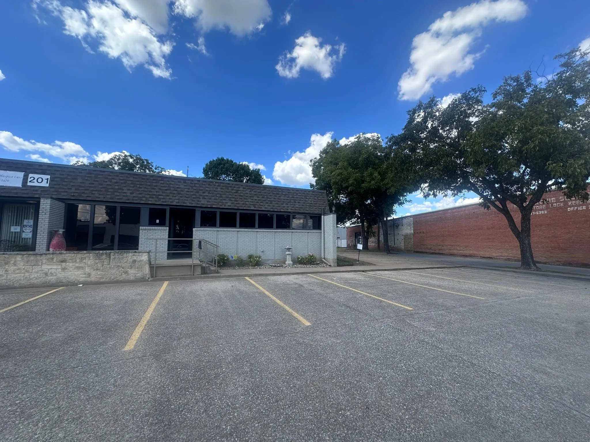 Business For Rent in Ellis County , 201 Ferris Avenue Suite I, Waxahachie, Texas 75165, 0, 0, Garage spaces, 0 Sqft, built in 1944, Preowned, mls#20872780, Real Estate Agent in Waxahachie, Homes For Rent in Ellis county, Homes For Rent in Waxahachie, Realtor in Waxahachie Texas, Real Estate Brokerage Independent Realty Texas, Luminita Cordes Realtor