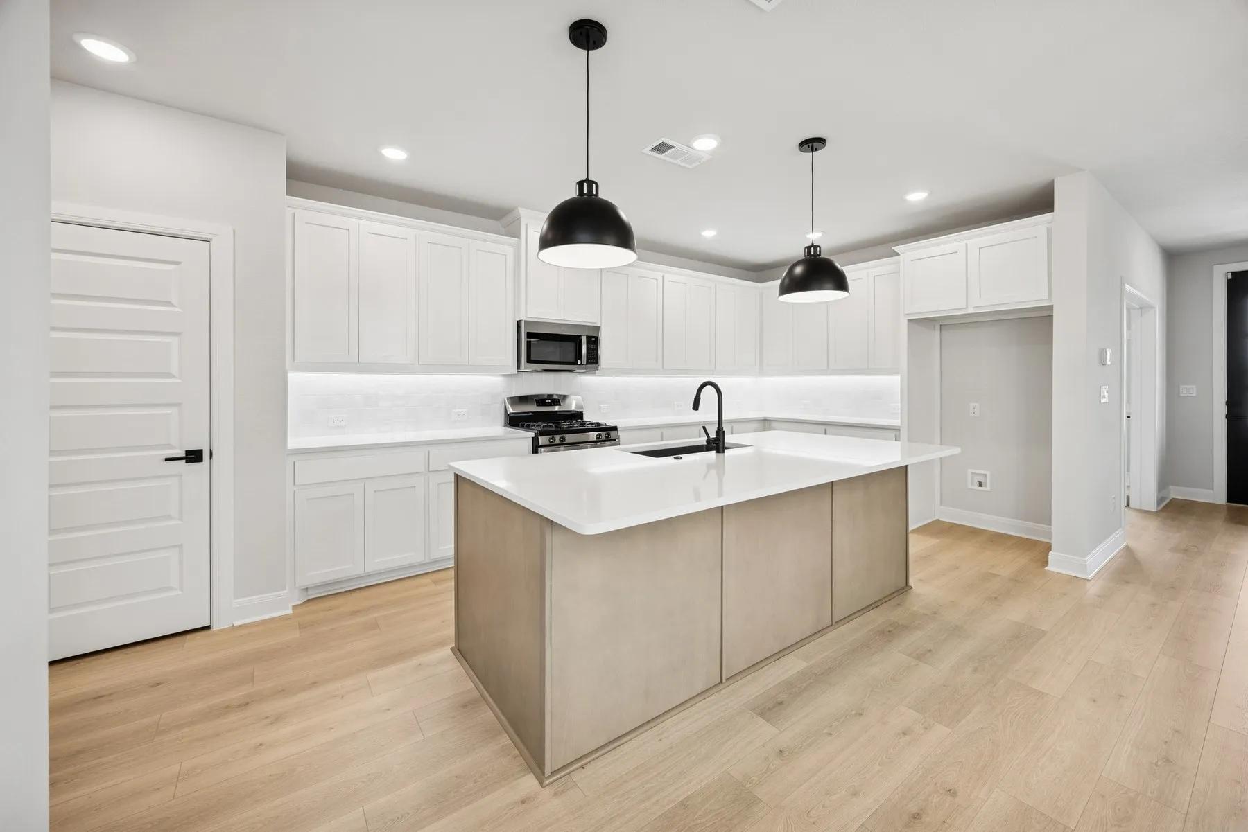 Single Family Residence For Sale in Kaufman County , 9504 Dahlia Boulevard, Mesquite, Texas 75126, 3 Bedroom, 3 Bathroom, 3 Garage spaces, 2,486 Sqft, built in 2025, mls#20876210, Real Estate Agent in Mesquite, Homes For Sale in Kaufman county, Homes For Sale in Mesquite, Realtor in Mesquite Texas, Real Estate Brokerage Independent Realty Texas, Luminita Cordes Realtor