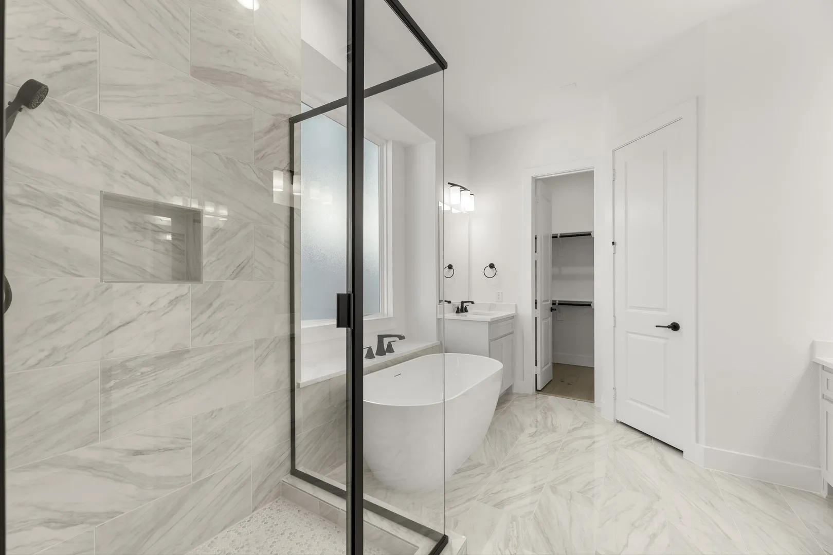 18. 4717 Allende - Bath