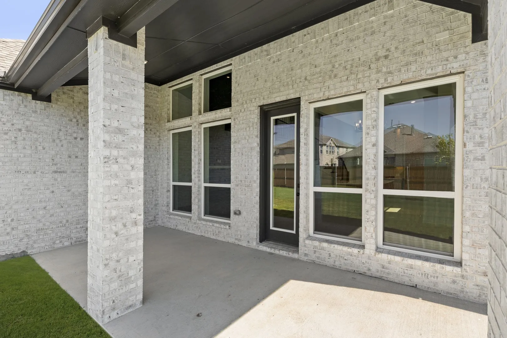 25. 4717 Allende - Patio