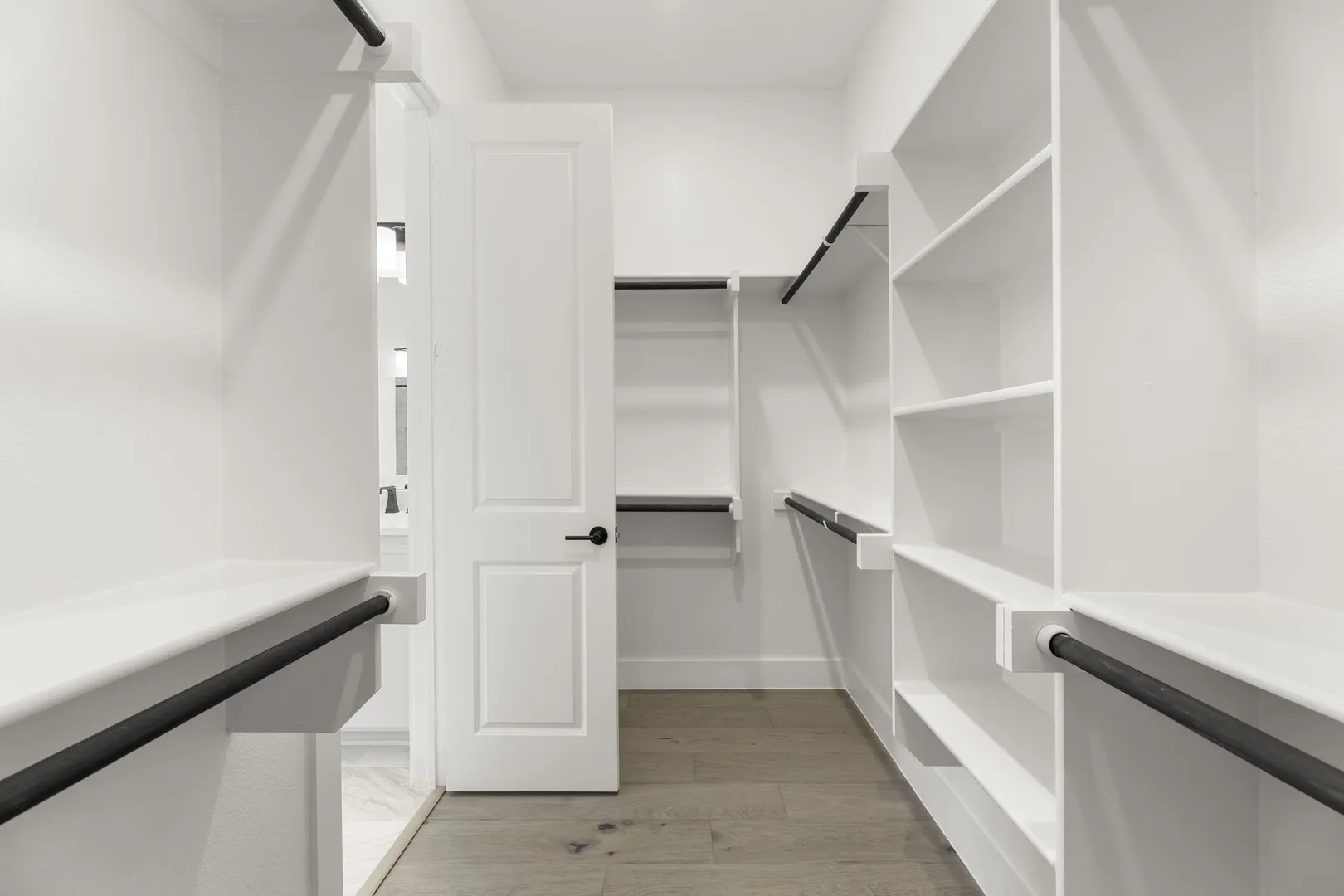 22. 4717 Allende - Closet