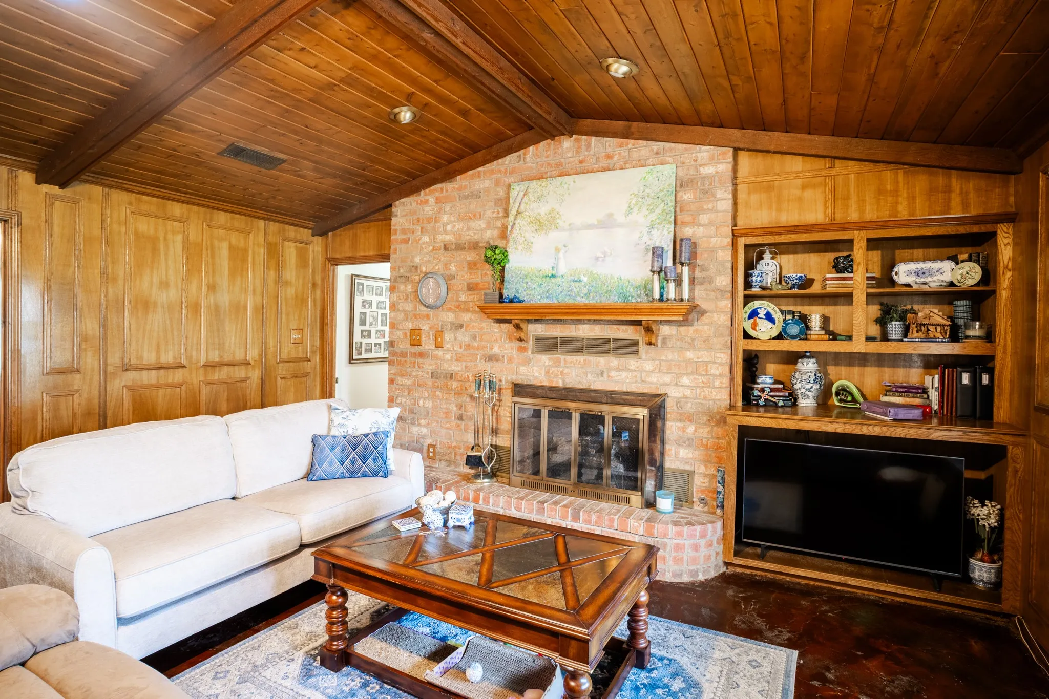 Single Family Residence For Sale in Limestone County , 141 Lcr 405, Mexia, Texas 76667, 3 Bedroom, 2 Bathroom, 2 Garage spaces, 2,841 Sqft, built in 1982, mls#20877532, Real Estate Agent in Mexia, Homes For Sale in Limestone county, Homes For Sale in Mexia, Realtor in Mexia Texas, Real Estate Brokerage Independent Realty Texas, Luminita Cordes Realtor