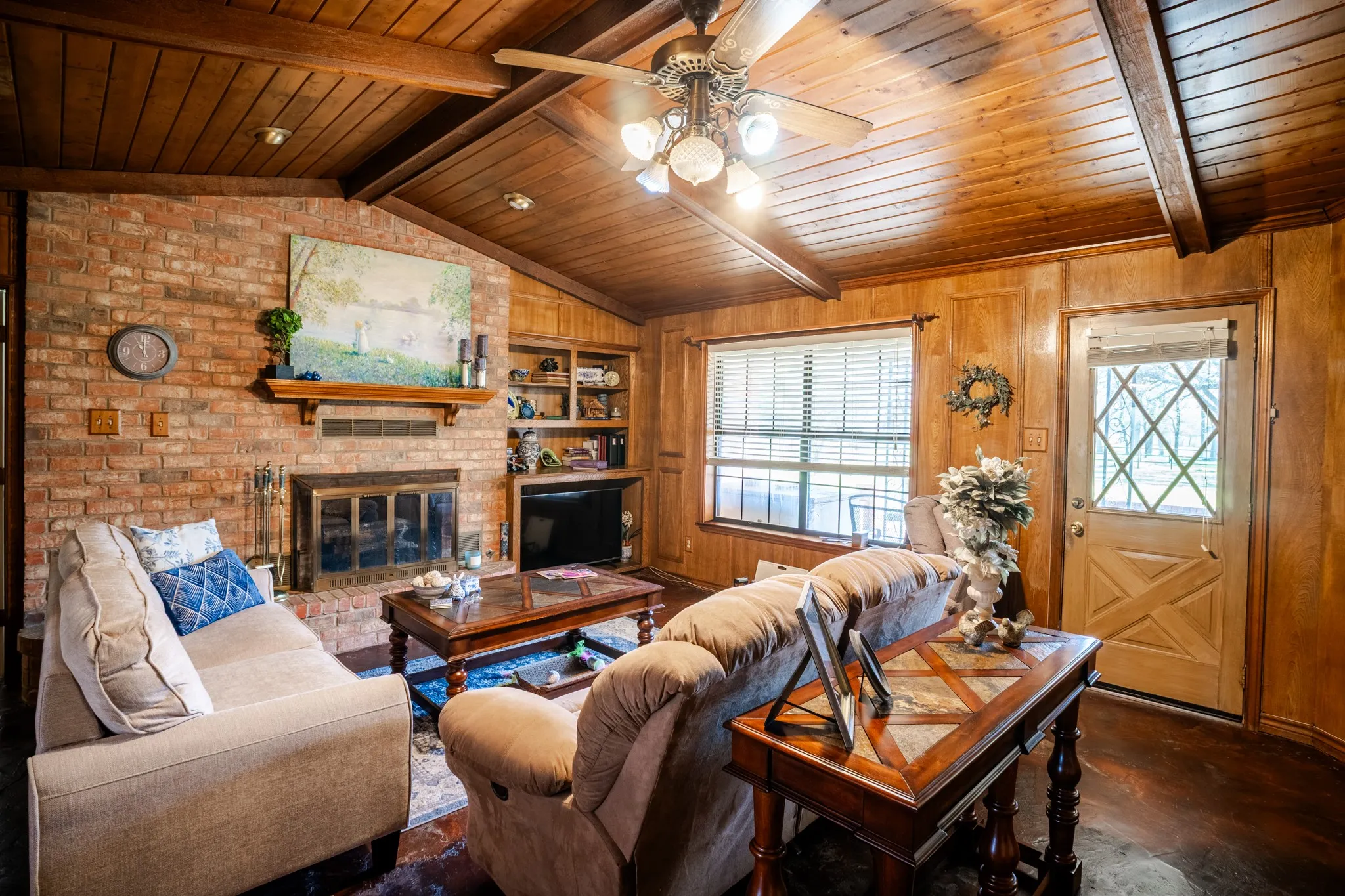 Single Family Residence For Sale in Limestone County , 141 Lcr 405, Mexia, Texas 76667, 3 Bedroom, 2 Bathroom, 2 Garage spaces, 2,841 Sqft, built in 1982, mls#20877532, Real Estate Agent in Mexia, Homes For Sale in Limestone county, Homes For Sale in Mexia, Realtor in Mexia Texas, Real Estate Brokerage Independent Realty Texas, Luminita Cordes Realtor