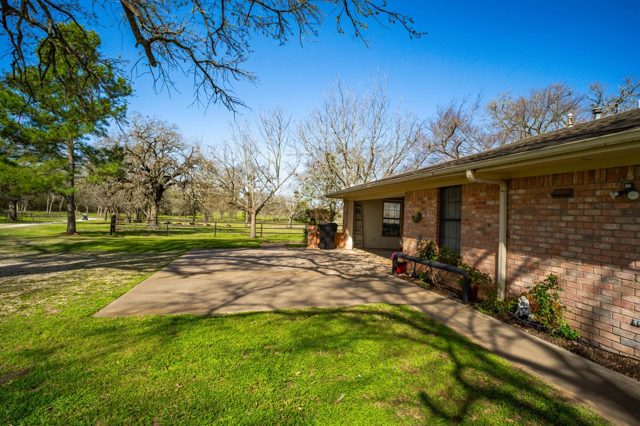Single Family Residence For Sale in Limestone County , 141 Lcr 405, Mexia, Texas 76667, 3 Bedroom, 2 Bathroom, 2 Garage spaces, 2,841 Sqft, built in 1982, mls#20877532, Real Estate Agent in Mexia, Homes For Sale in Limestone county, Homes For Sale in Mexia, Realtor in Mexia Texas, Real Estate Brokerage Independent Realty Texas, Luminita Cordes Realtor