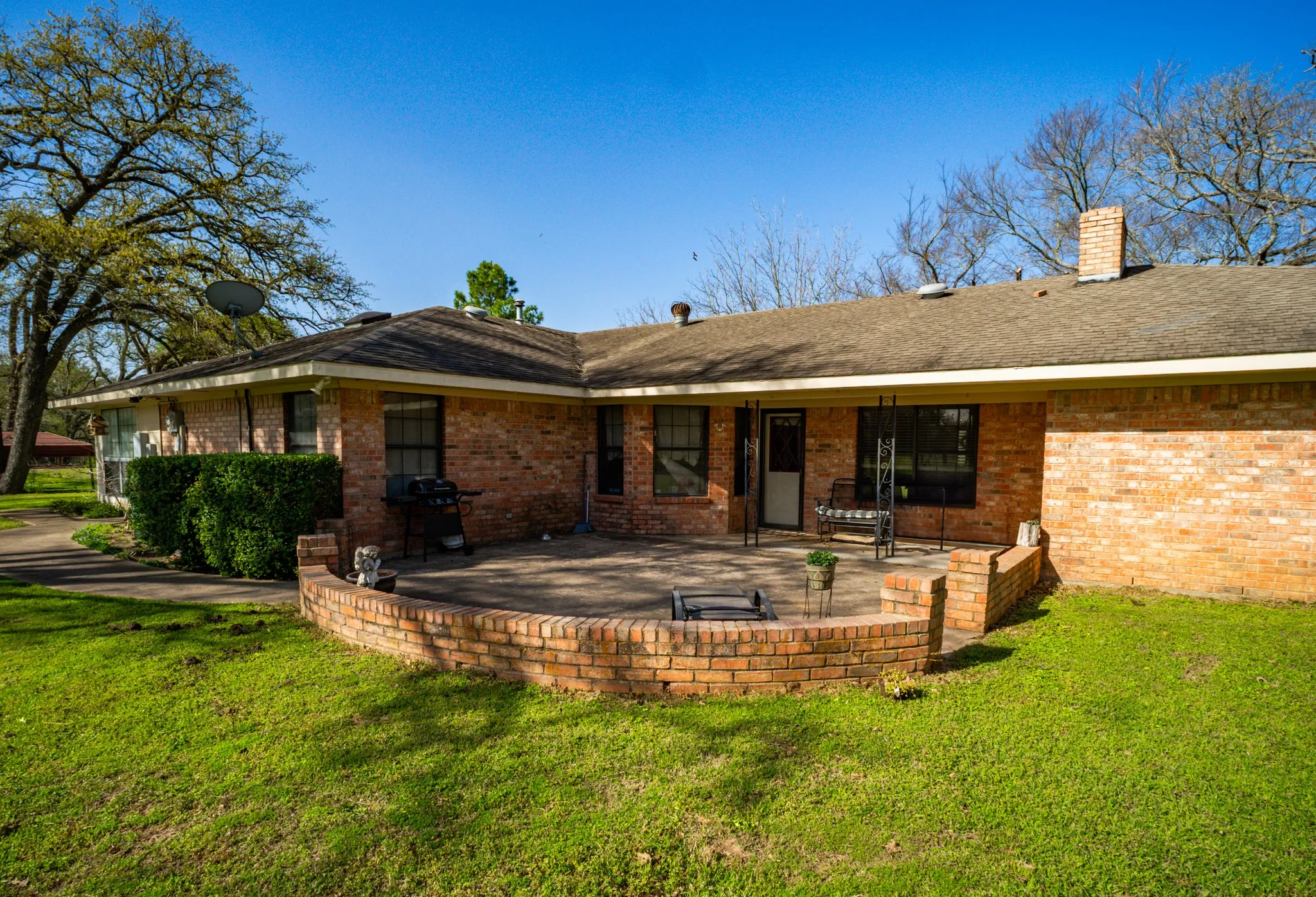 Single Family Residence For Sale in Limestone County , 141 Lcr 405, Mexia, Texas 76667, 3 Bedroom, 2 Bathroom, 2 Garage spaces, 2,841 Sqft, built in 1982, mls#20877532, Real Estate Agent in Mexia, Homes For Sale in Limestone county, Homes For Sale in Mexia, Realtor in Mexia Texas, Real Estate Brokerage Independent Realty Texas, Luminita Cordes Realtor