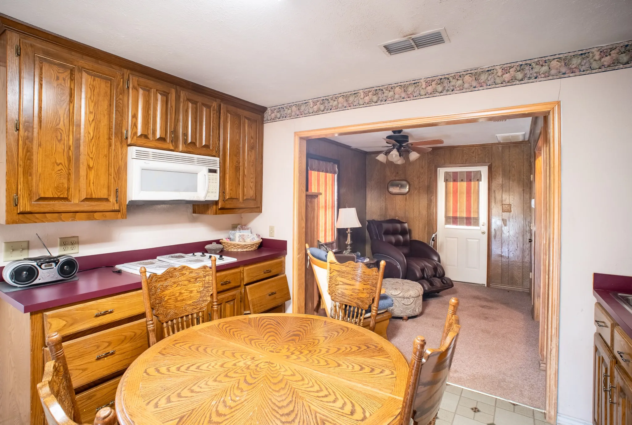 Single Family Residence For Sale in Limestone County , 141 Lcr 405, Mexia, Texas 76667, 3 Bedroom, 2 Bathroom, 2 Garage spaces, 2,841 Sqft, built in 1982, mls#20877532, Real Estate Agent in Mexia, Homes For Sale in Limestone county, Homes For Sale in Mexia, Realtor in Mexia Texas, Real Estate Brokerage Independent Realty Texas, Luminita Cordes Realtor