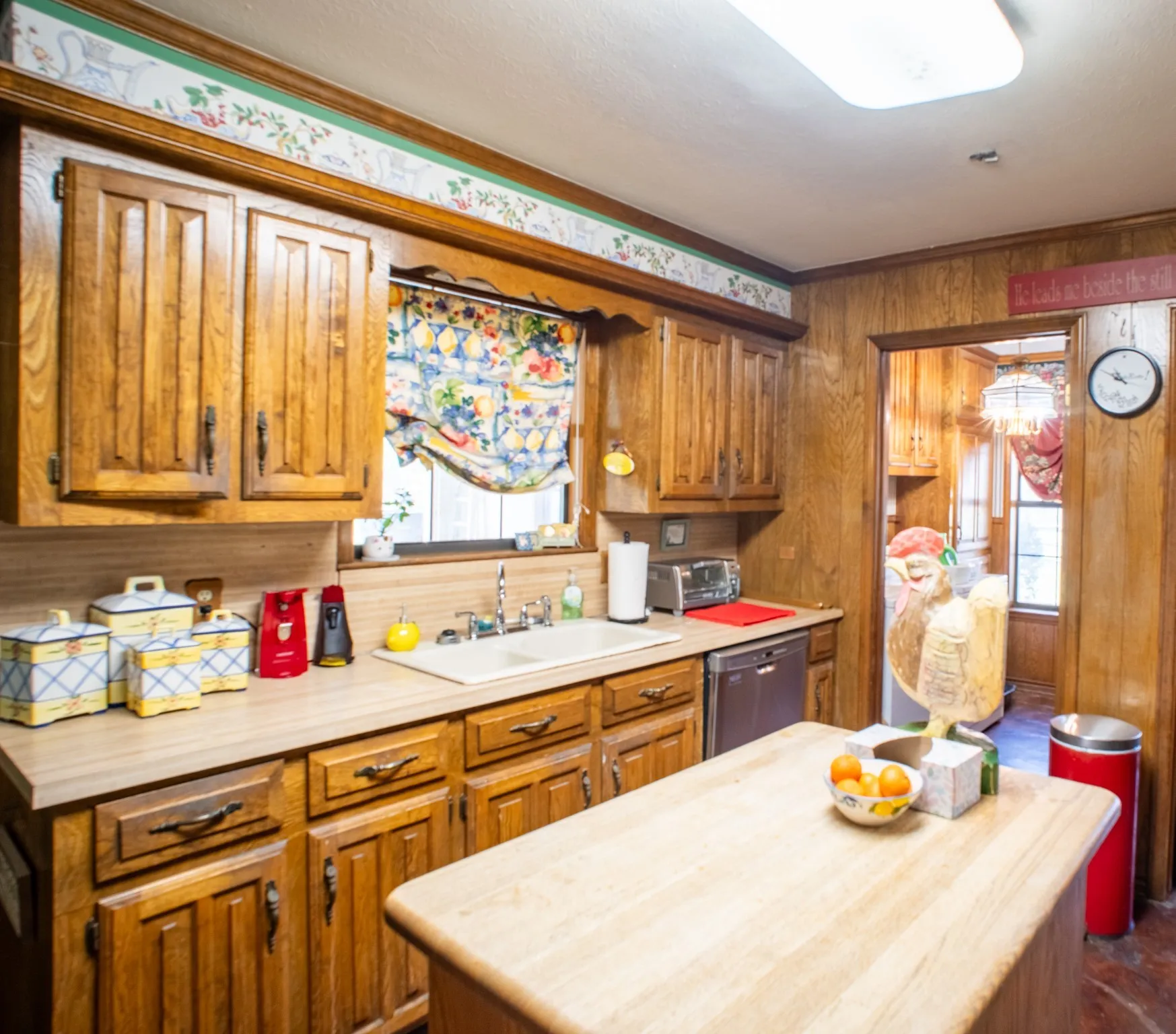 Single Family Residence For Sale in Limestone County , 141 Lcr 405, Mexia, Texas 76667, 3 Bedroom, 2 Bathroom, 2 Garage spaces, 2,841 Sqft, built in 1982, mls#20877532, Real Estate Agent in Mexia, Homes For Sale in Limestone county, Homes For Sale in Mexia, Realtor in Mexia Texas, Real Estate Brokerage Independent Realty Texas, Luminita Cordes Realtor
