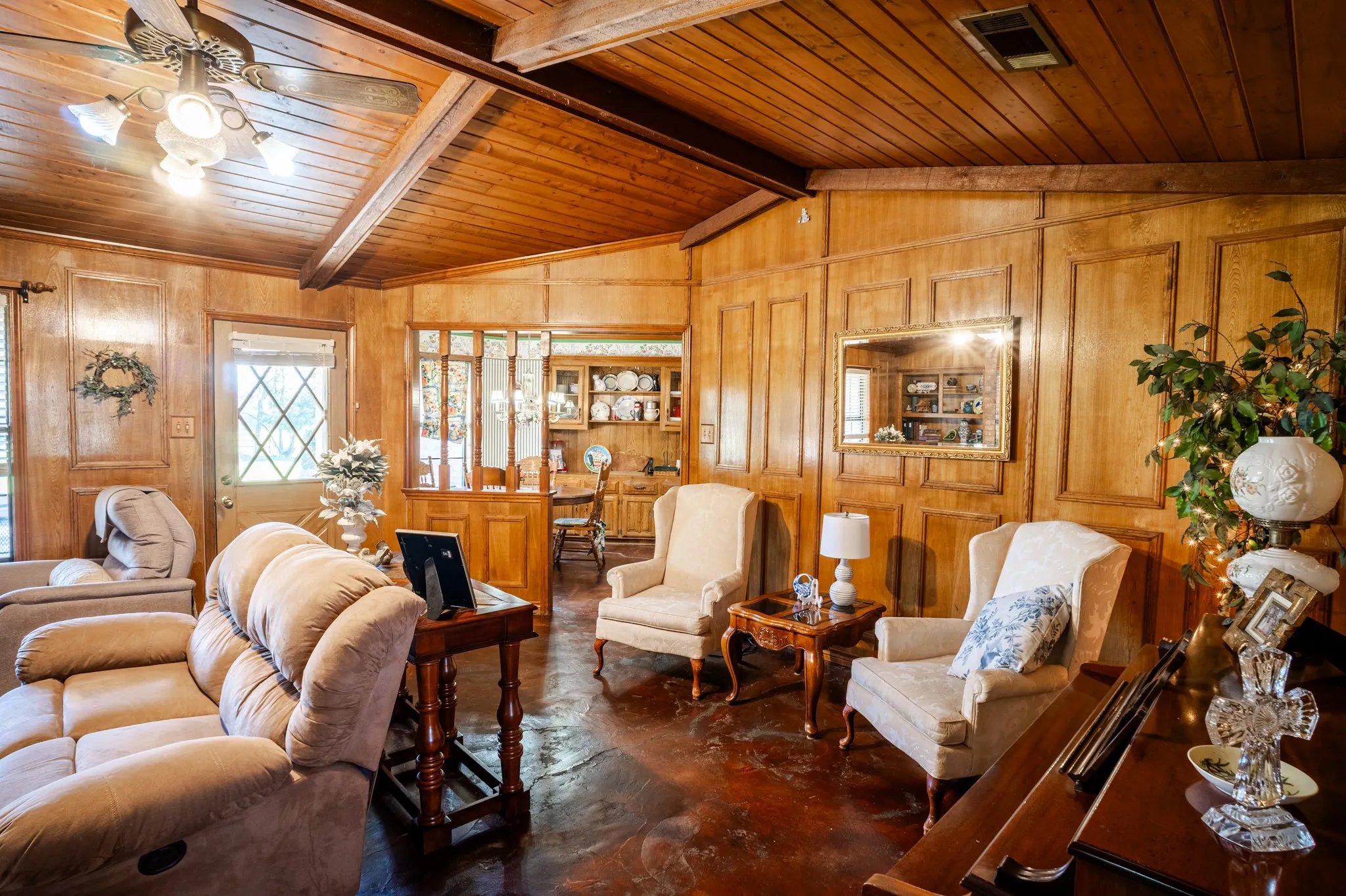Single Family Residence For Sale in Limestone County , 141 Lcr 405, Mexia, Texas 76667, 3 Bedroom, 2 Bathroom, 2 Garage spaces, 2,841 Sqft, built in 1982, mls#20877532, Real Estate Agent in Mexia, Homes For Sale in Limestone county, Homes For Sale in Mexia, Realtor in Mexia Texas, Real Estate Brokerage Independent Realty Texas, Luminita Cordes Realtor