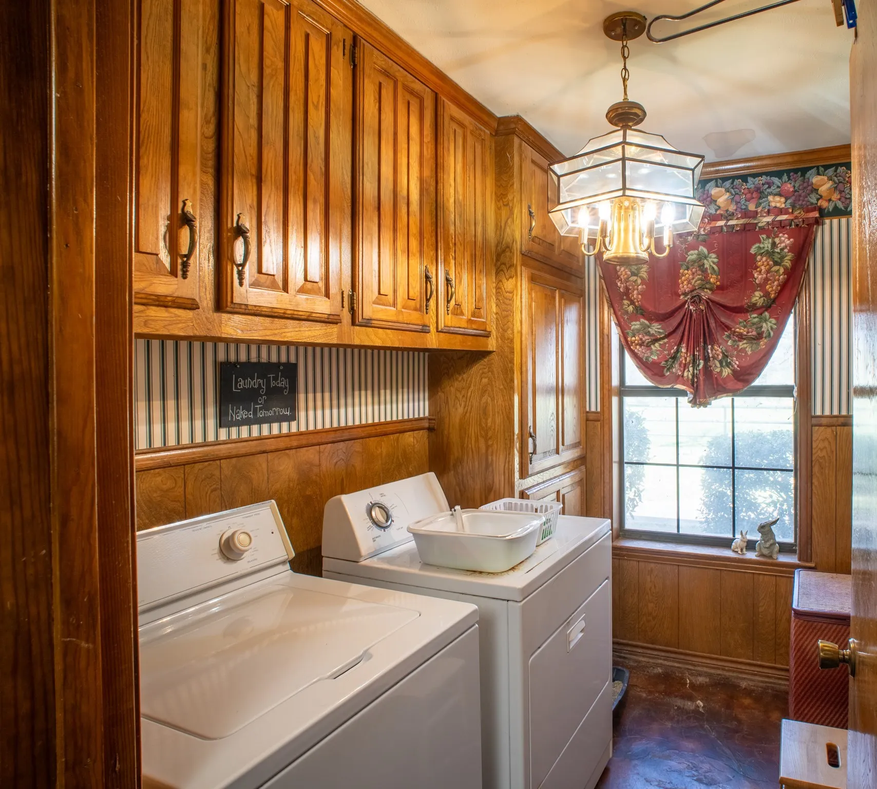 Single Family Residence For Sale in Limestone County , 141 Lcr 405, Mexia, Texas 76667, 3 Bedroom, 2 Bathroom, 2 Garage spaces, 2,841 Sqft, built in 1982, mls#20877532, Real Estate Agent in Mexia, Homes For Sale in Limestone county, Homes For Sale in Mexia, Realtor in Mexia Texas, Real Estate Brokerage Independent Realty Texas, Luminita Cordes Realtor