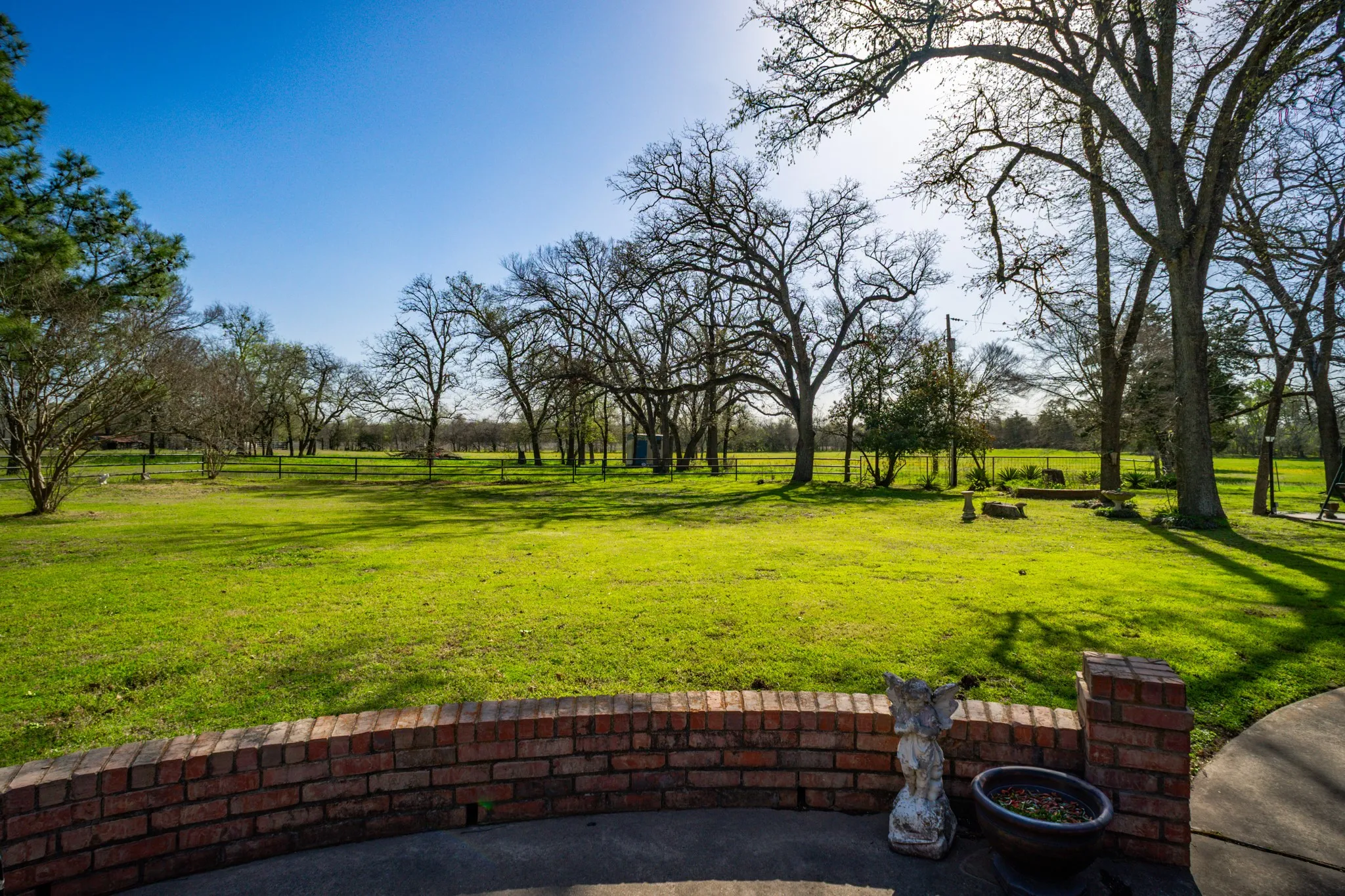 Single Family Residence For Sale in Limestone County , 141 Lcr 405, Mexia, Texas 76667, 3 Bedroom, 2 Bathroom, 2 Garage spaces, 2,841 Sqft, built in 1982, mls#20877532, Real Estate Agent in Mexia, Homes For Sale in Limestone county, Homes For Sale in Mexia, Realtor in Mexia Texas, Real Estate Brokerage Independent Realty Texas, Luminita Cordes Realtor