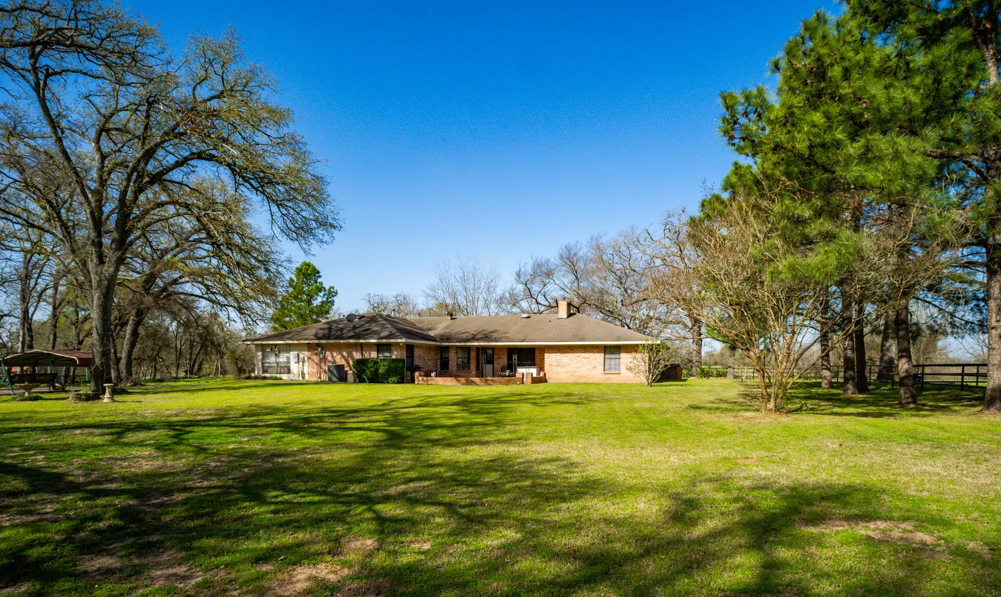 Single Family Residence For Sale in Limestone County , 141 Lcr 405, Mexia, Texas 76667, 3 Bedroom, 2 Bathroom, 2 Garage spaces, 2,841 Sqft, built in 1982, mls#20877532, Real Estate Agent in Mexia, Homes For Sale in Limestone county, Homes For Sale in Mexia, Realtor in Mexia Texas, Real Estate Brokerage Independent Realty Texas, Luminita Cordes Realtor