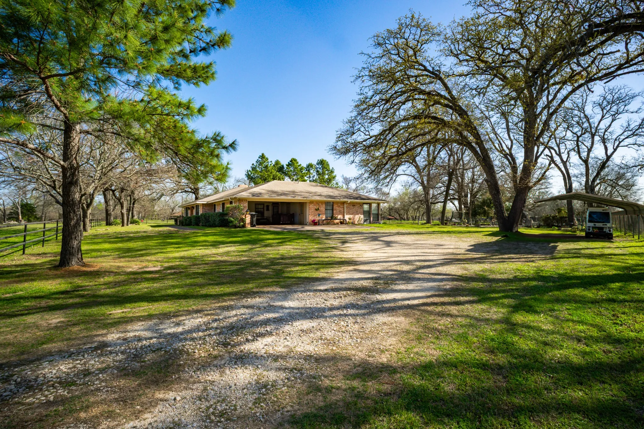 Single Family Residence For Sale in Limestone County , 141 Lcr 405, Mexia, Texas 76667, 3 Bedroom, 2 Bathroom, 2 Garage spaces, 2,841 Sqft, built in 1982, mls#20877532, Real Estate Agent in Mexia, Homes For Sale in Limestone county, Homes For Sale in Mexia, Realtor in Mexia Texas, Real Estate Brokerage Independent Realty Texas, Luminita Cordes Realtor