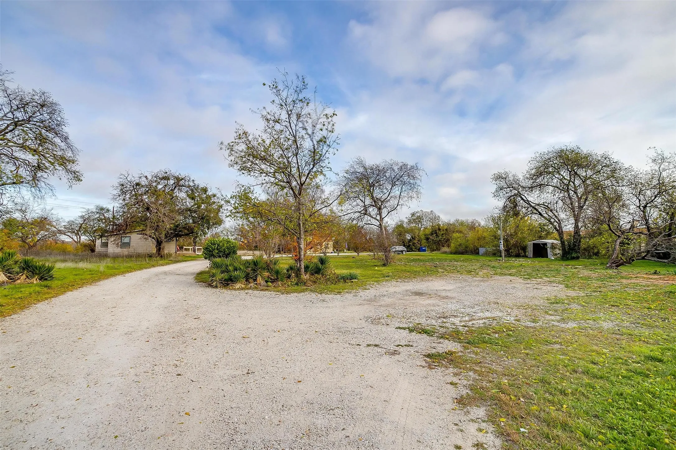 Unimproved Land For Sale in Tarrant County , 1101 E Main Street, Crowley, Texas 76036, 0, 0, Garage spaces, 0 Sqft, built in 0, Price $2,943,567, mls#20879918, Real Estate Agent in Crowley, Homes For Sale in Tarrant county, Homes For Sale in Crowley, Realtor in Crowley Texas, Real Estate Brokerage Independent Realty Texas, Luminita Cordes Realtor