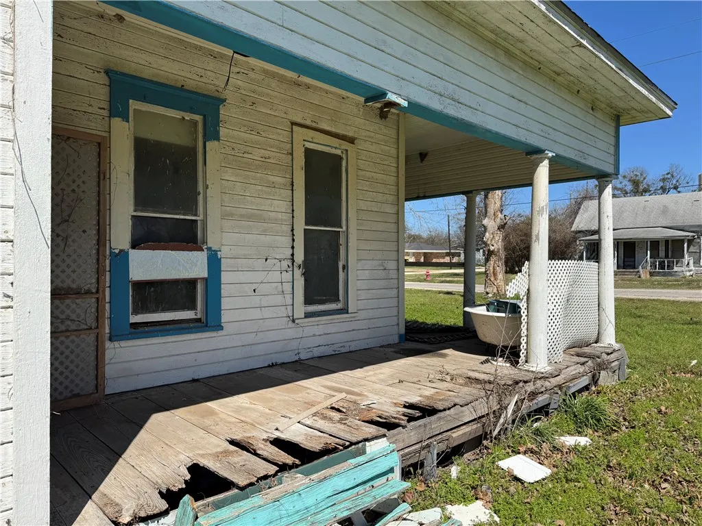 Single Family Residence For Sale in Falls County , 320 N 5th Street, Lott, Texas 76656, 3 Bedroom, 1 Bathroom, Garage spaces, 1,407 Sqft, built in 0, mls#229177, Real Estate Agent in Lott, Homes For Sale in Falls county, Homes For Sale in Lott, Realtor in Lott Texas, Real Estate Brokerage Independent Realty Texas, Luminita Cordes Realtor