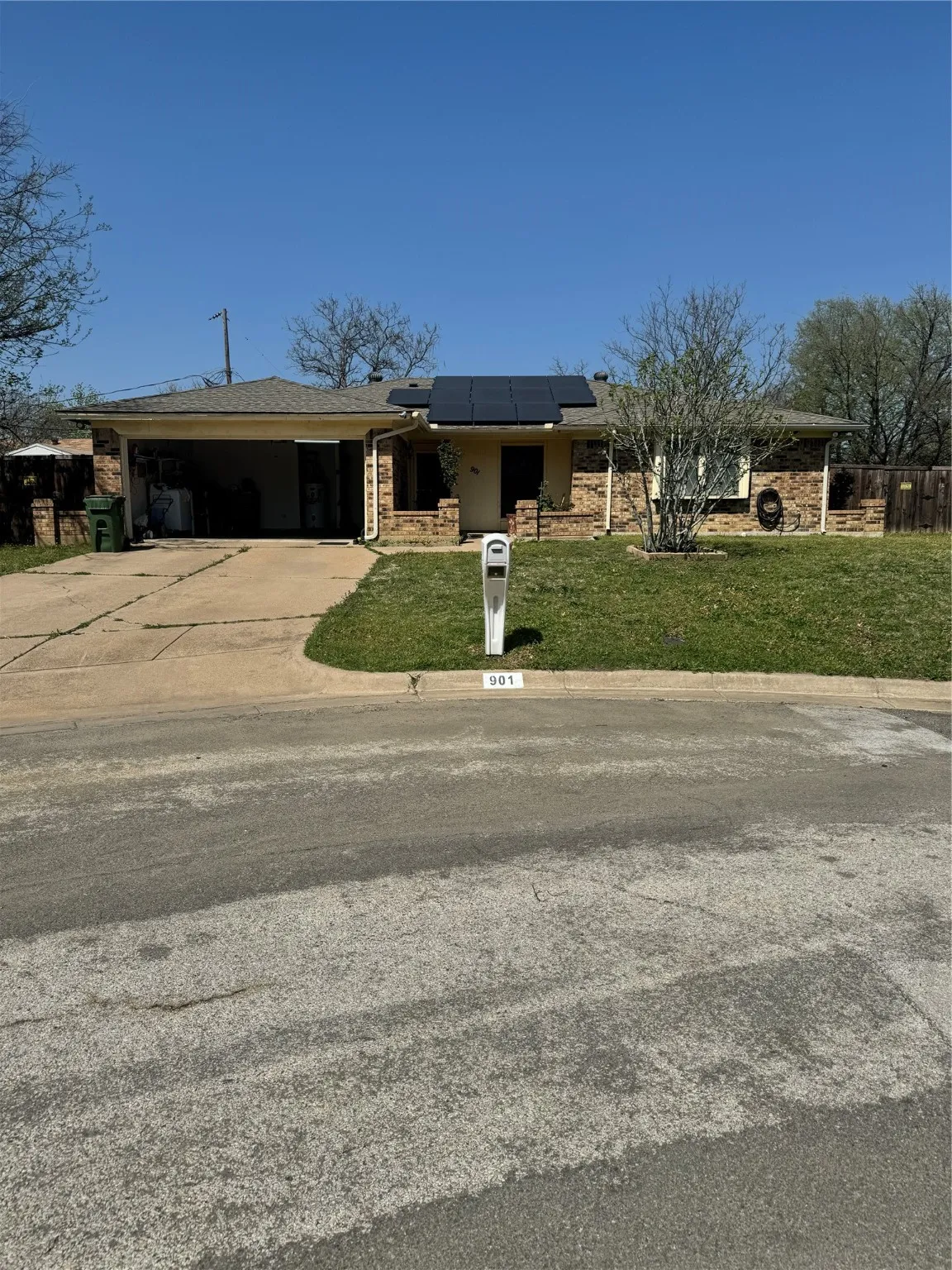 Single Family Residence For Sale in Tarrant County , 901 Freestone Court, Arlington, Texas 76017, 3 Bedroom, 2 Bathroom, 2 Garage spaces, 1,716 Sqft, built in 1984, mls#20881959, Real Estate Agent in Arlington, Homes For Sale in Tarrant county, Homes For Sale in Arlington, Realtor in Arlington Texas, Real Estate Brokerage Independent Realty Texas, Luminita Cordes Realtor