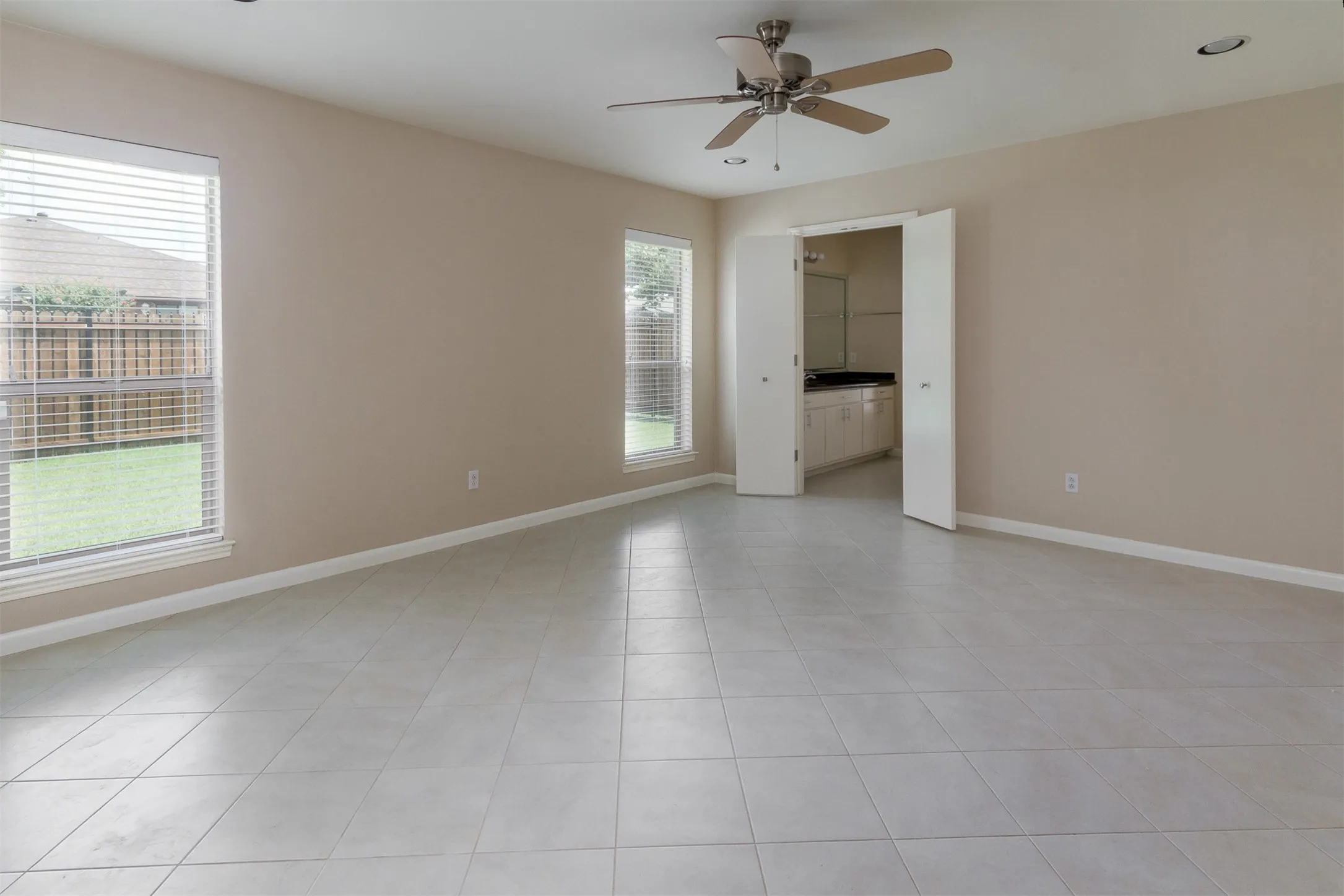 Duplex For Rent in Tarrant County , 5201 Ledgestone Drive, Fort Worth, Texas 76132, 3 Bedroom, 2 Bathroom, 2 Garage spaces, 1,925 Sqft, built in 1979, Preowned, Price $2,500, mls#20885395, Real Estate Agent in Fort Worth, Homes For Rent in Tarrant county, Homes For Rent in Fort Worth, Realtor in Fort Worth Texas, Real Estate Brokerage Independent Realty Texas, Luminita Cordes Realtor