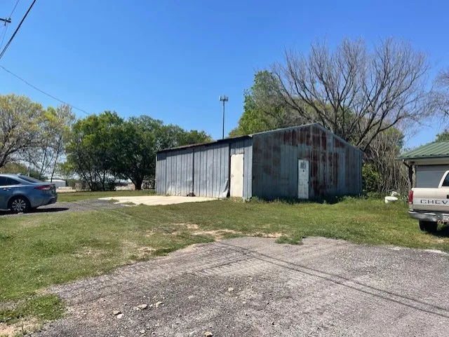 Single Family Residence For Sale in Parker County , 604 Goshen Road, Springtown, Texas 76082, 3 Bedroom, 2 Bathroom, Garage spaces, 1,096 Sqft, built in 1970, mls#20885741, Real Estate Agent in Springtown, Homes For Sale in Parker county, Homes For Sale in Springtown, Realtor in Springtown Texas, Real Estate Brokerage Independent Realty Texas, Luminita Cordes Realtor