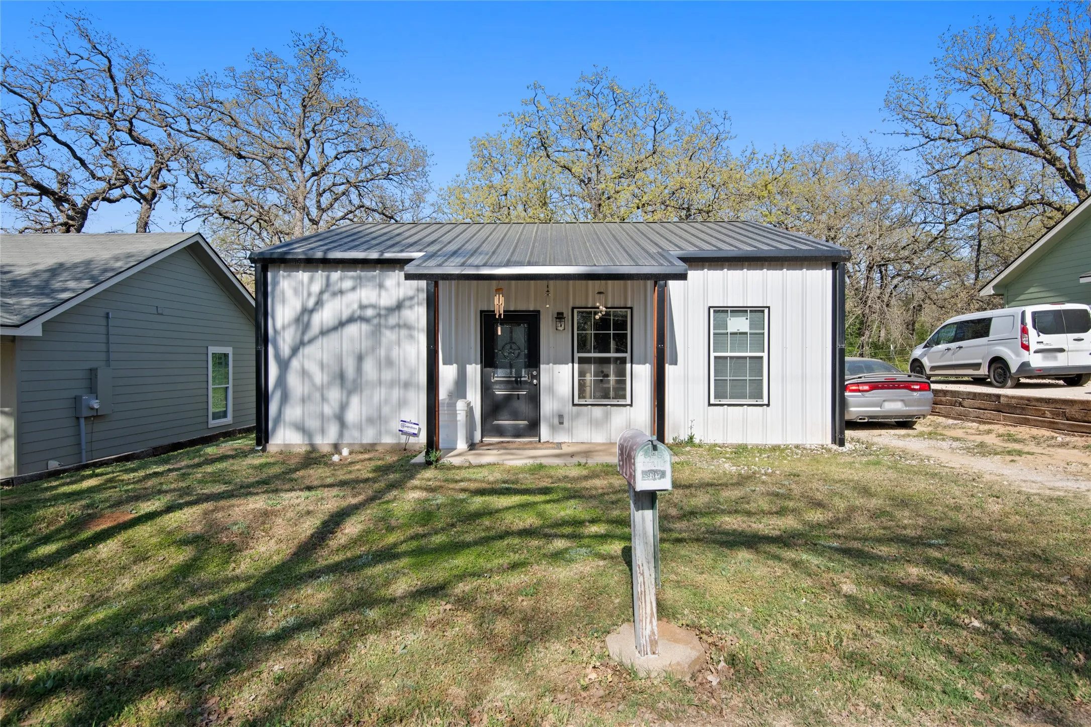 Single Family Residence For Sale in Johnson County , 63 Live Oak Street, Alvarado, Texas 76009, 2 Bedroom, 1 Bathroom, Garage spaces, 900 Sqft, built in 2022, mls#20885689, Real Estate Agent in Alvarado, Homes For Sale in Johnson county, Homes For Sale in Alvarado, Realtor in Alvarado Texas, Real Estate Brokerage Independent Realty Texas, Luminita Cordes Realtor