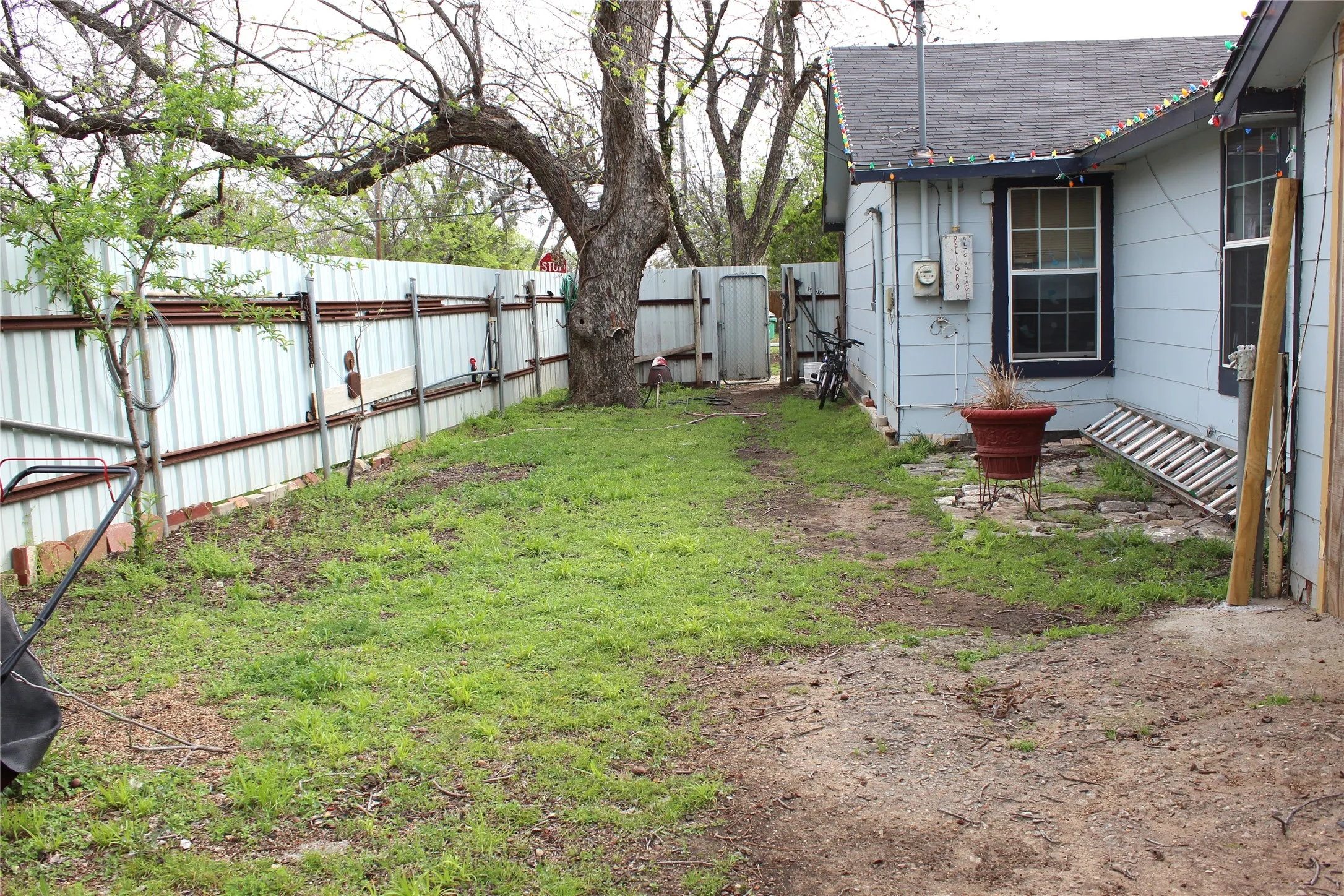 Single Family Residence For Sale in Erath County , 1090 N Race Street, Stephenville, Texas 76401, 4 Bedroom, 2 Bathroom, Garage spaces, 1,894 Sqft, built in 1960, mls#20887648, Real Estate Agent in Stephenville, Homes For Sale in Erath county, Homes For Sale in Stephenville, Realtor in Stephenville Texas, Real Estate Brokerage Independent Realty Texas, Luminita Cordes Realtor